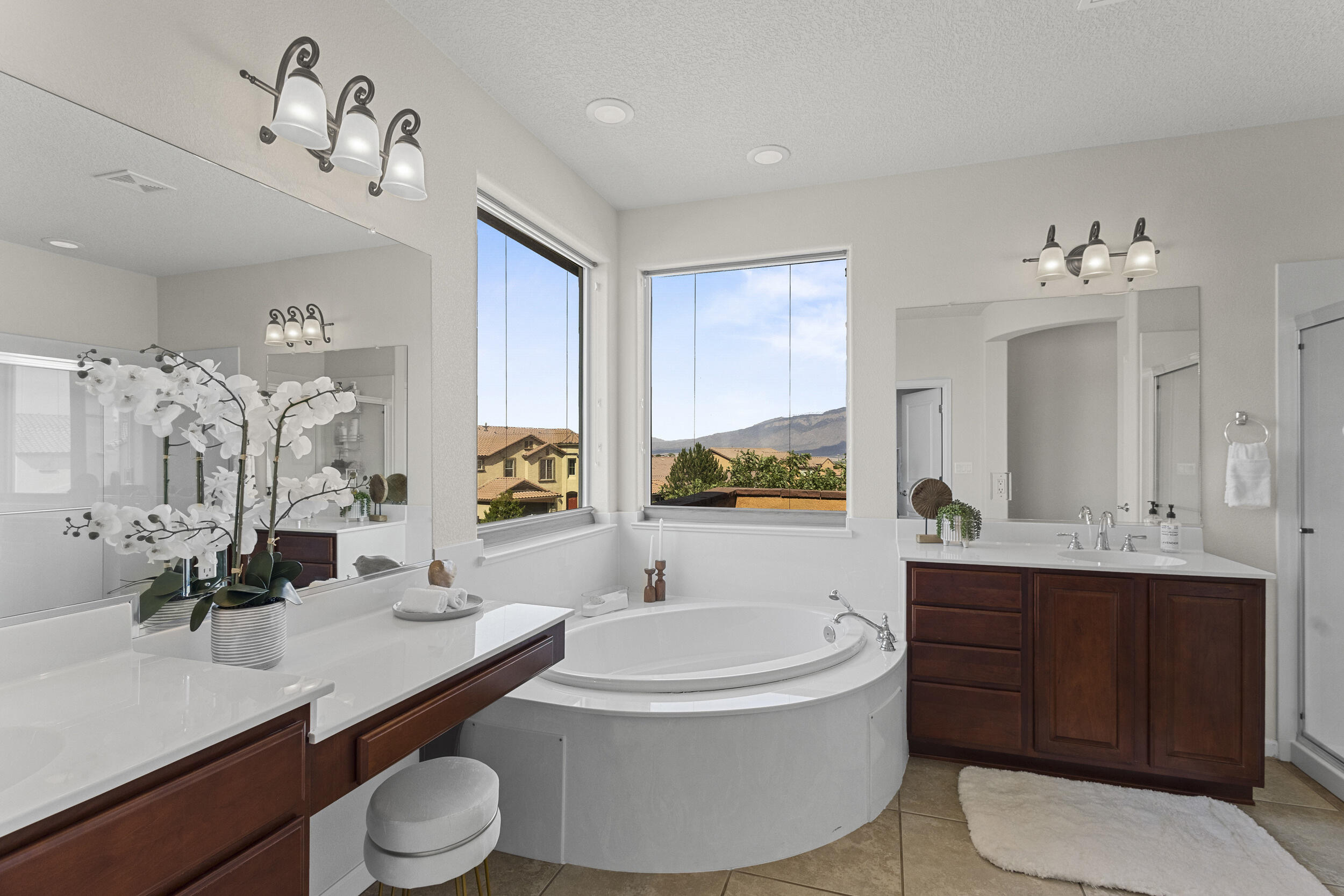 44 LOS BALCONES Place NE