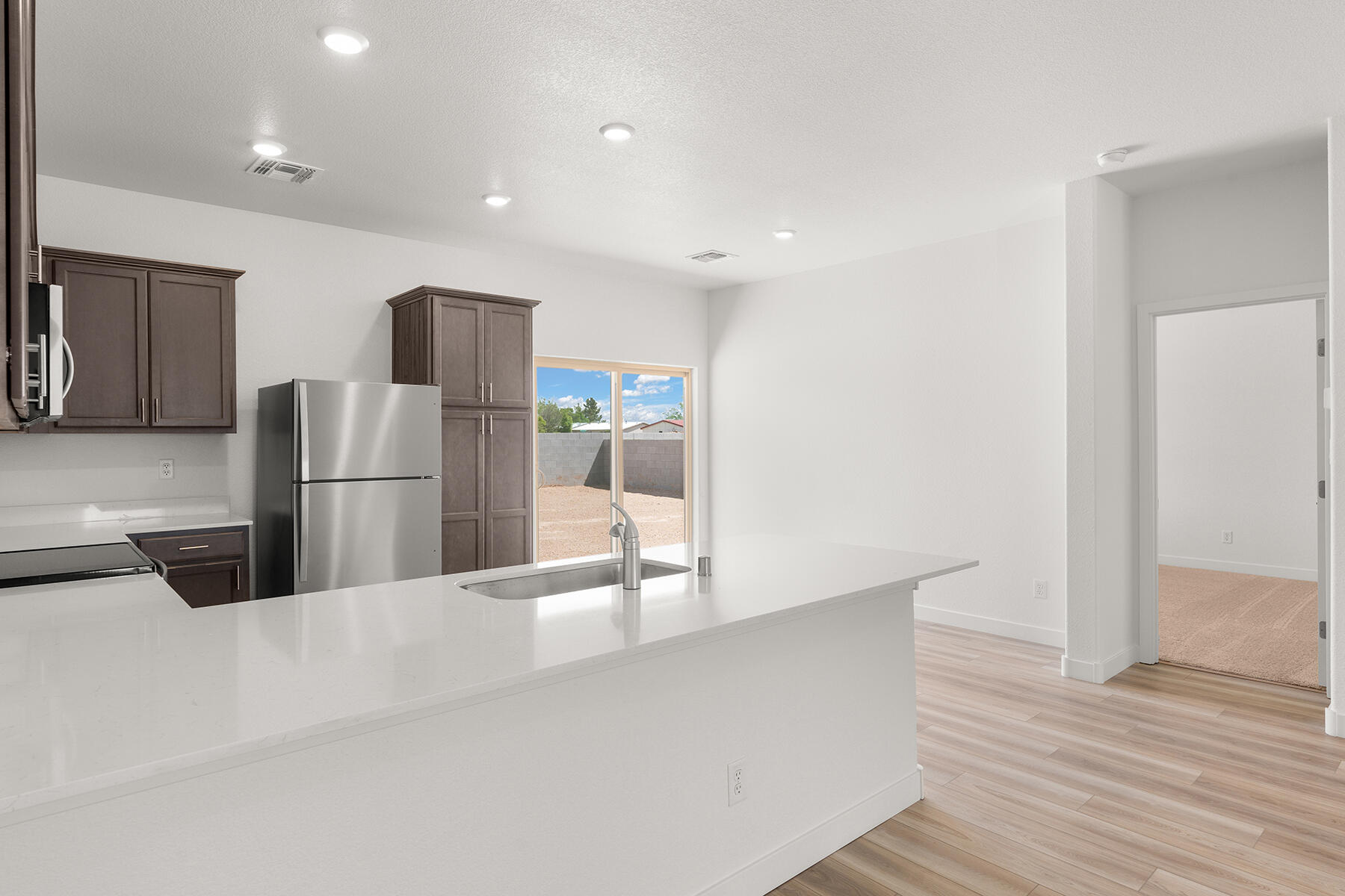 2513 Calle del los Claveles