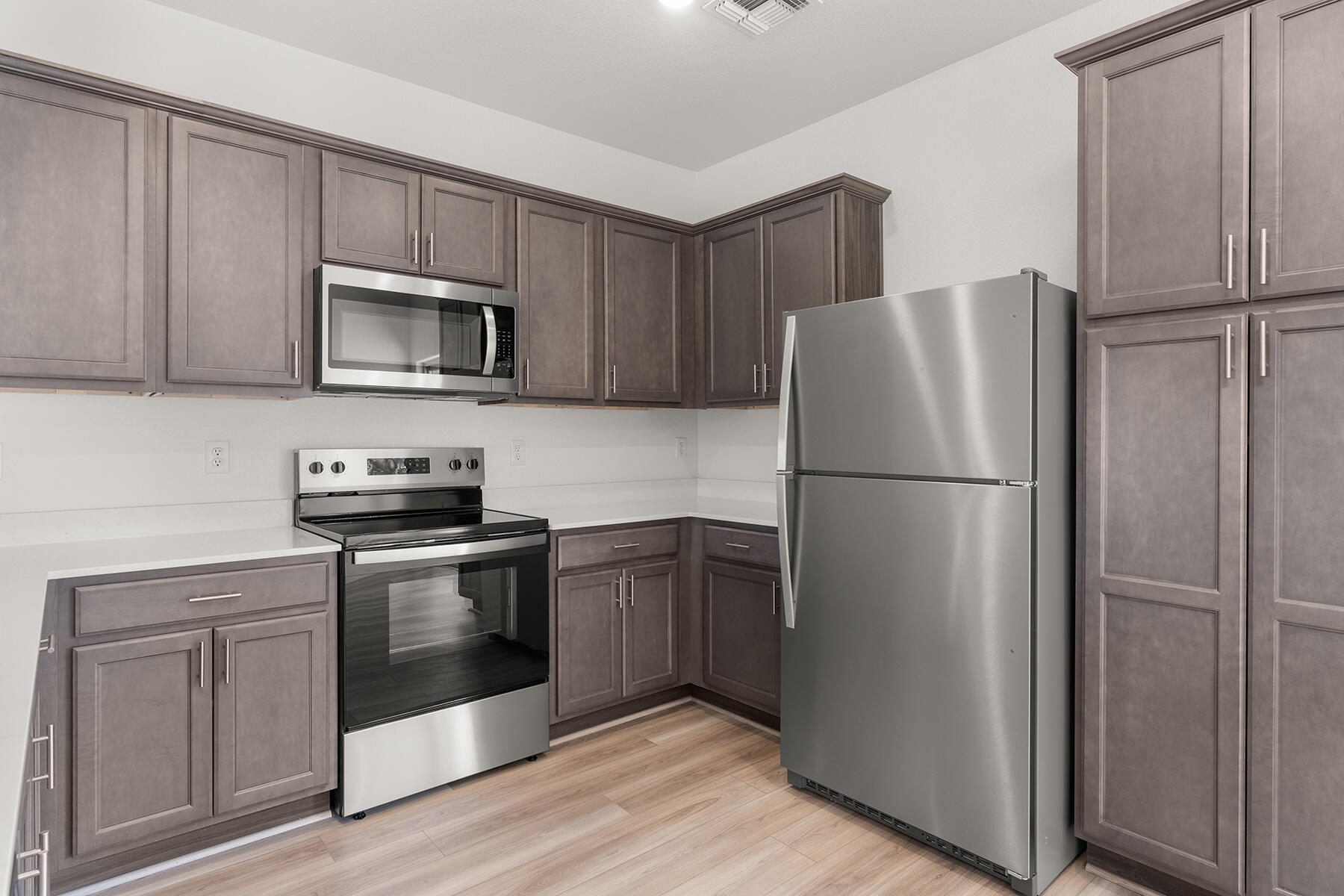 2513 Calle del los Claveles