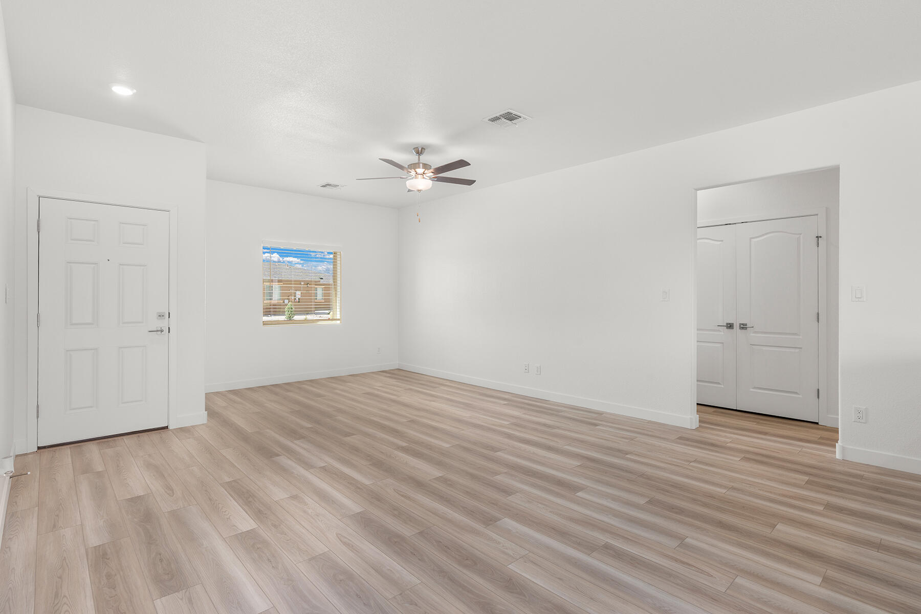 2513 Calle del los Claveles