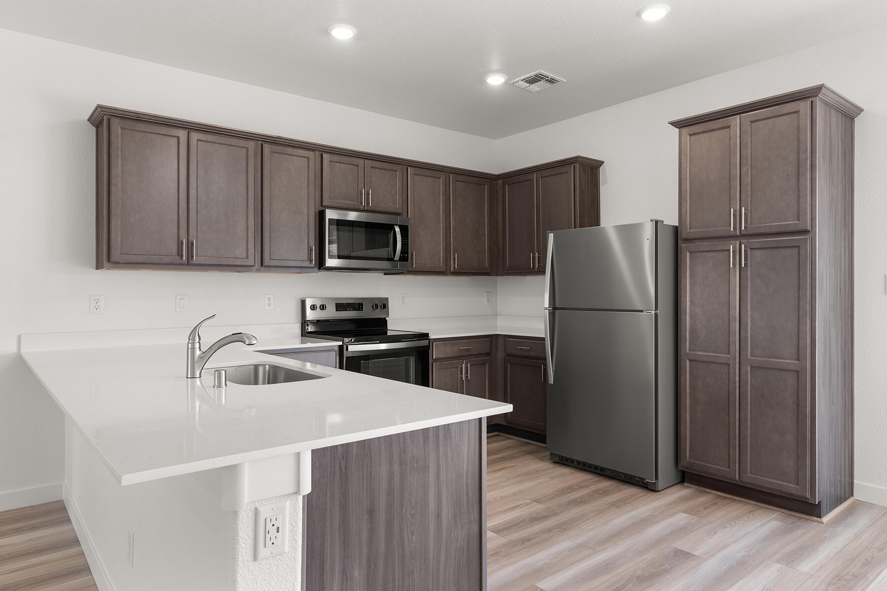 2513 Calle del los Claveles