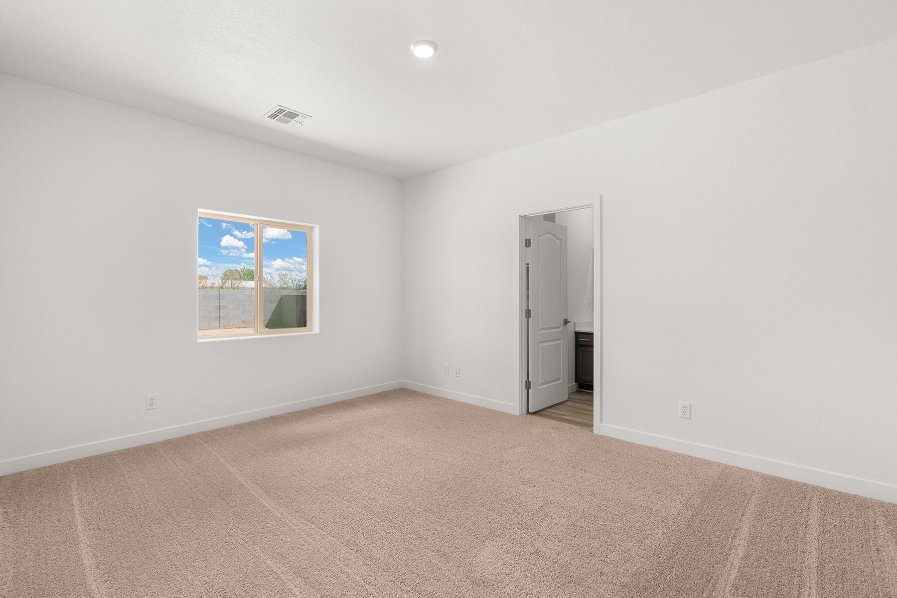 2513 Calle del los Claveles