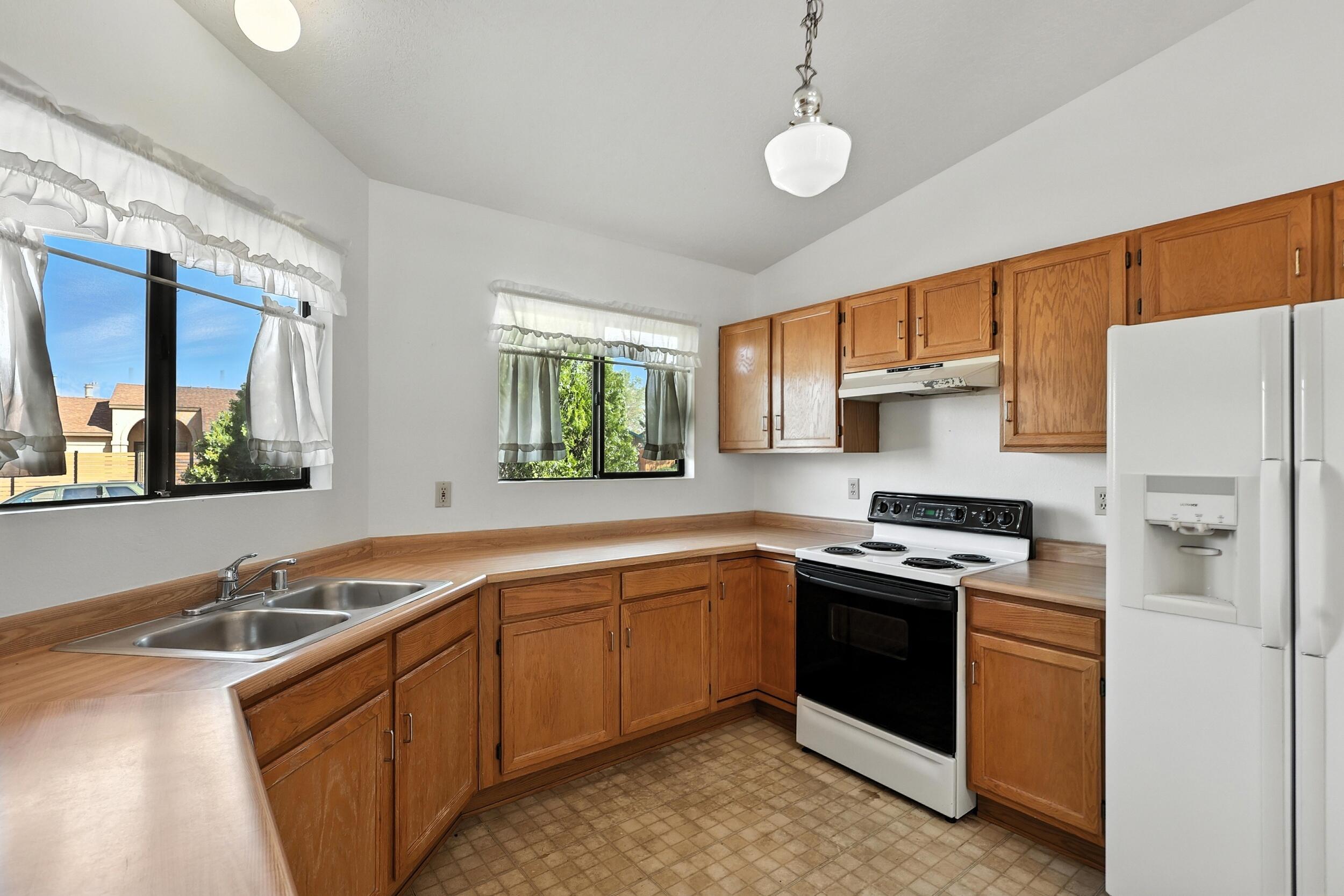 1913 ROANOKE Drive NE