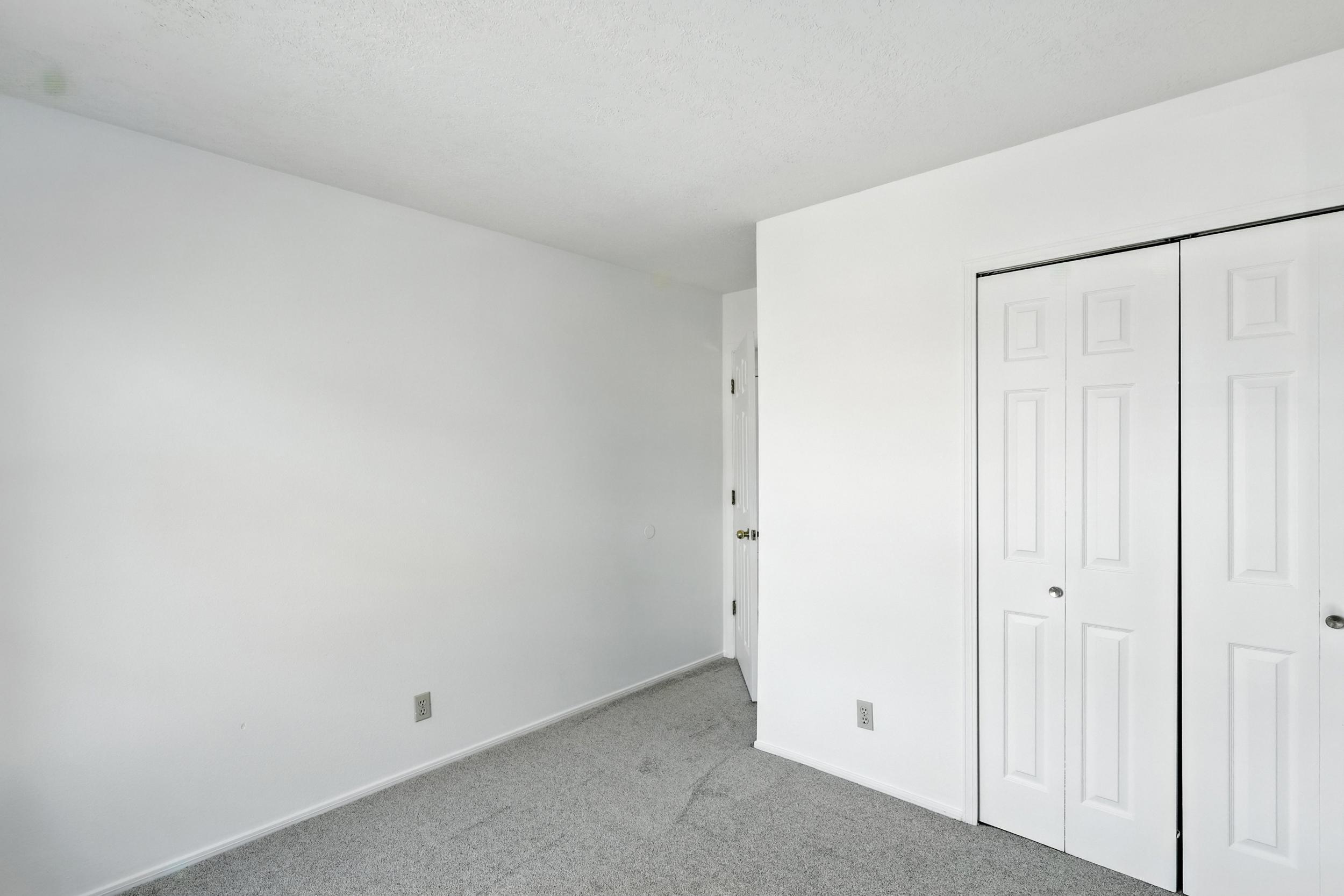 1913 ROANOKE Drive NE