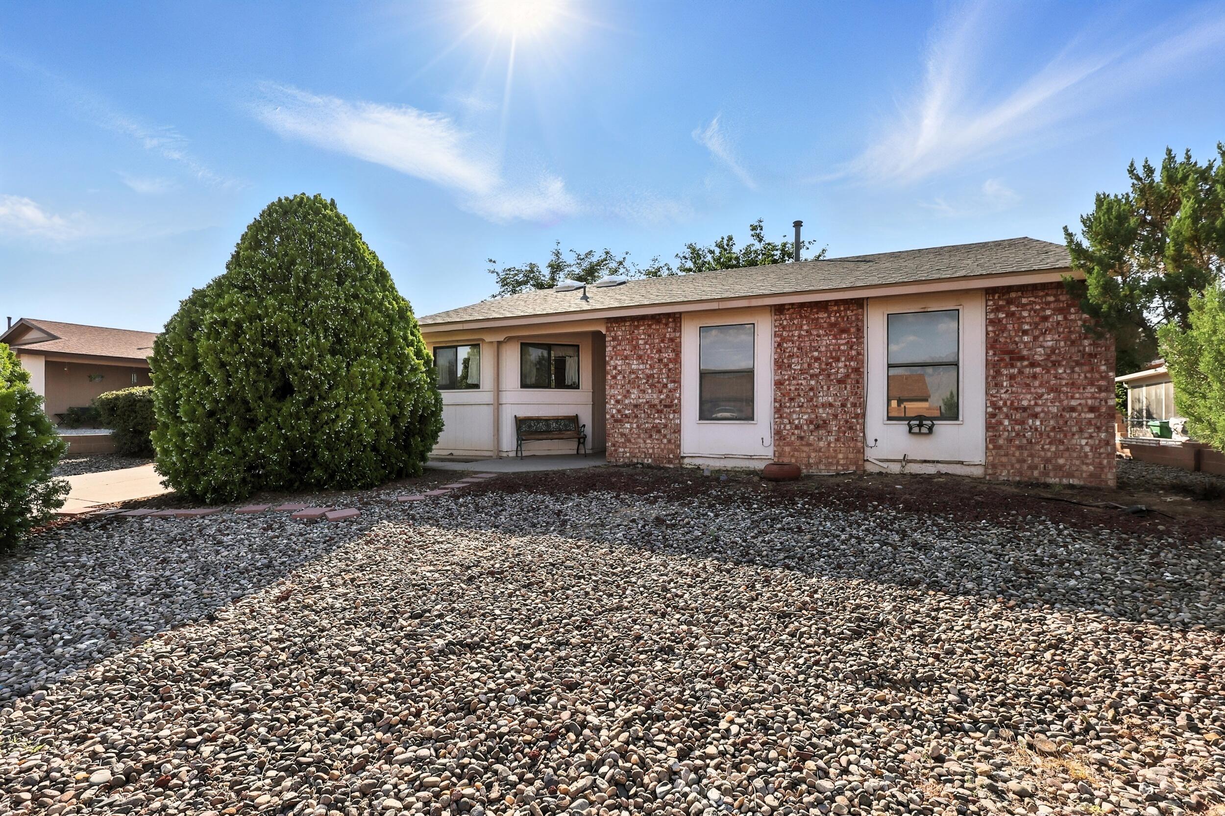 1913 ROANOKE Drive NE