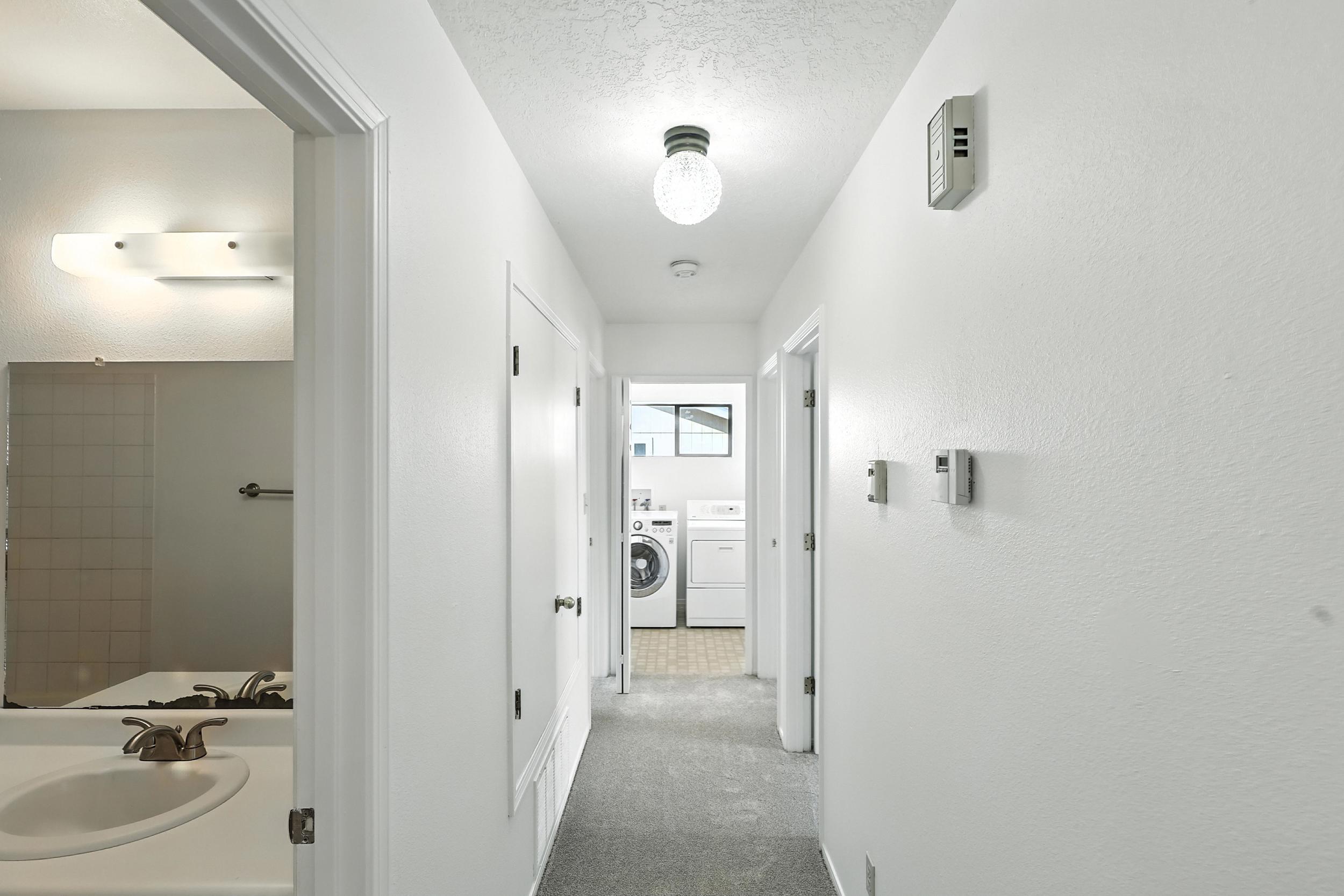 1913 ROANOKE Drive NE