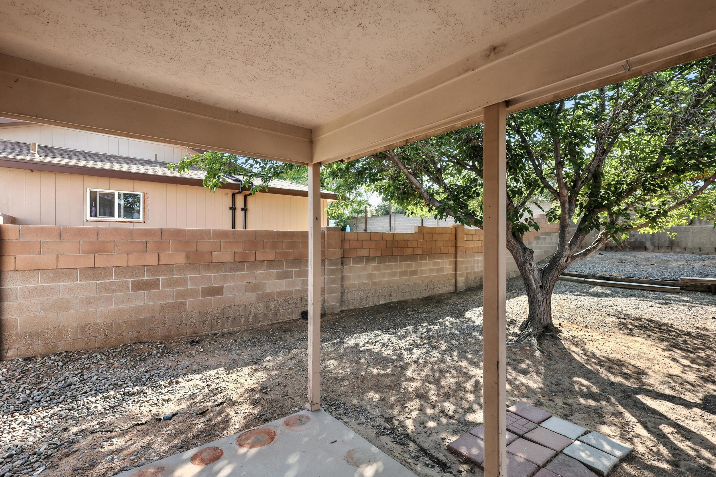 1913 ROANOKE Drive NE