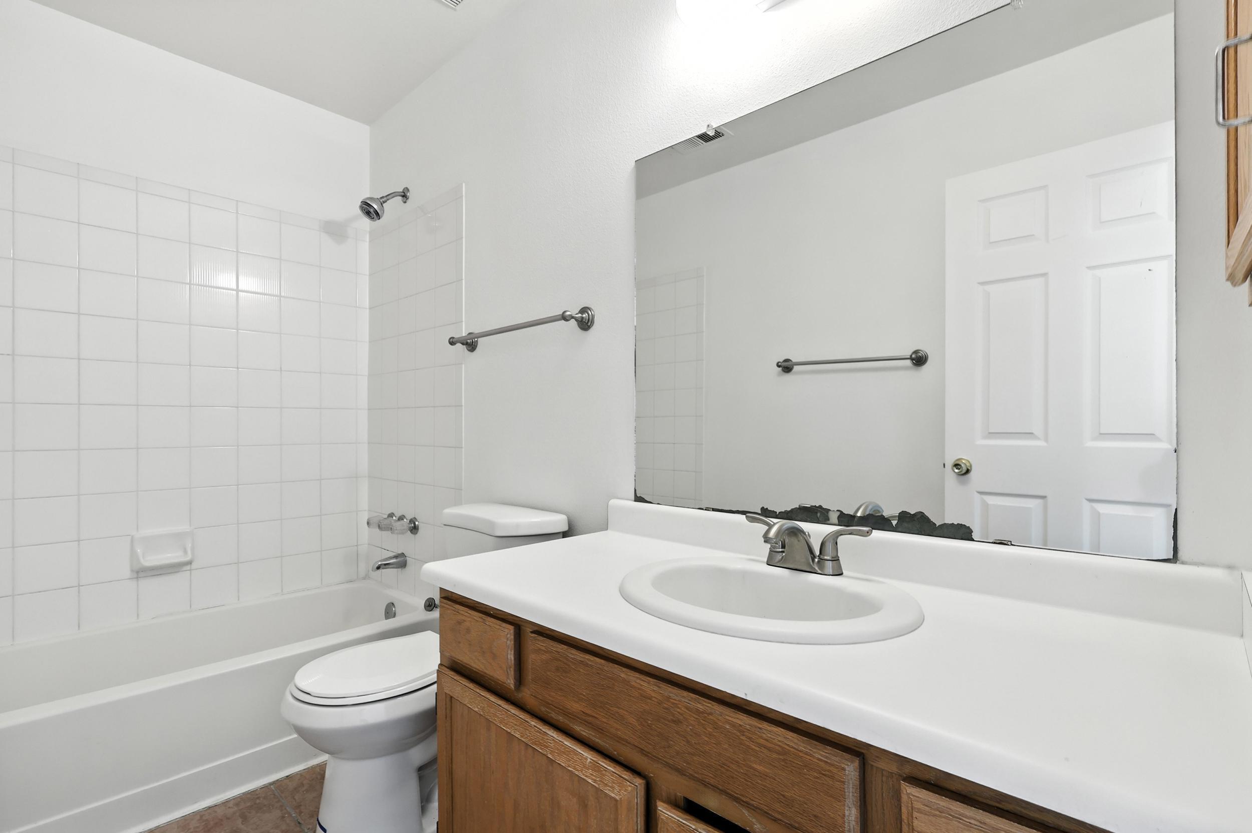 1913 ROANOKE Drive NE