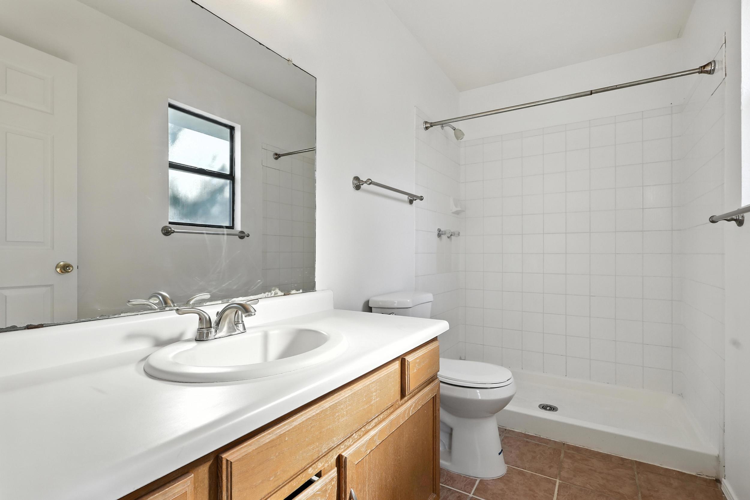 1913 ROANOKE Drive NE