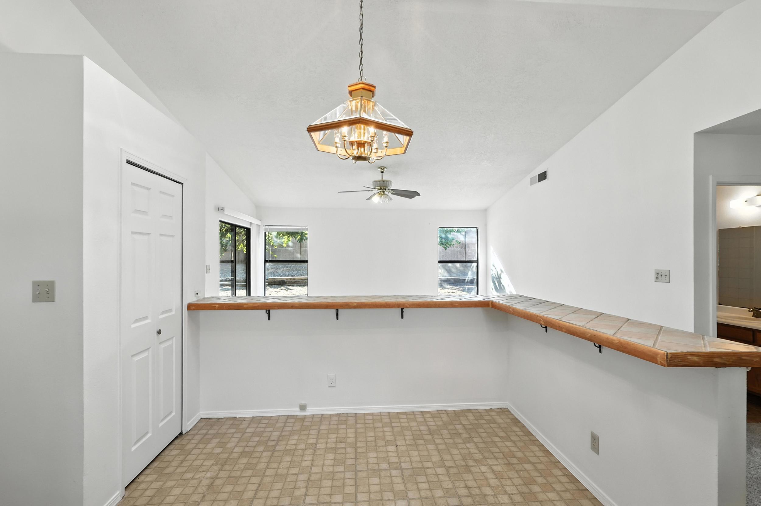 1913 ROANOKE Drive NE