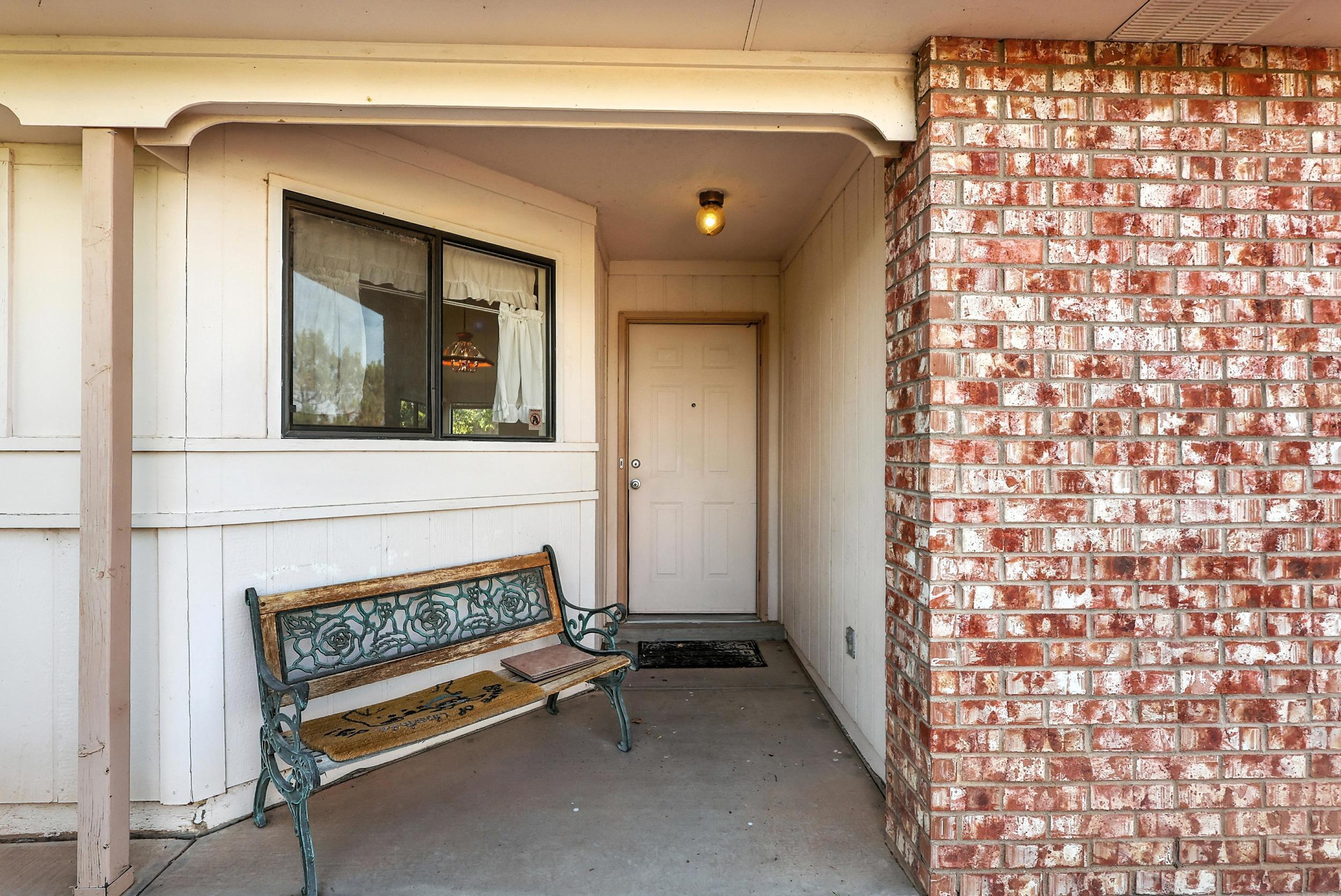 1913 ROANOKE Drive NE