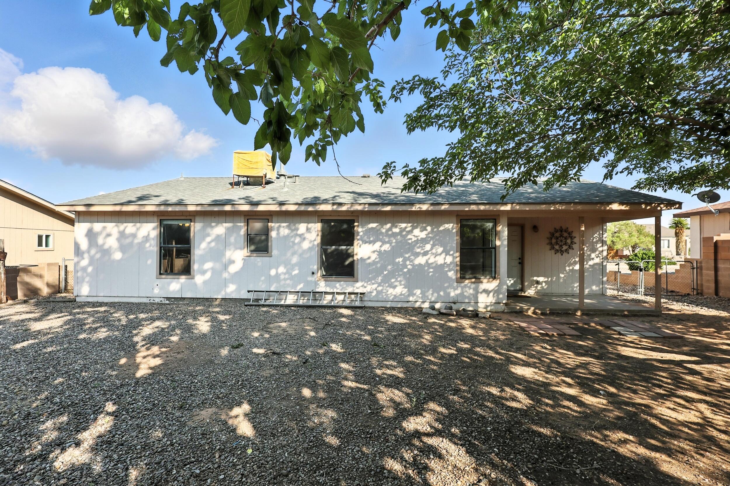 1913 ROANOKE Drive NE