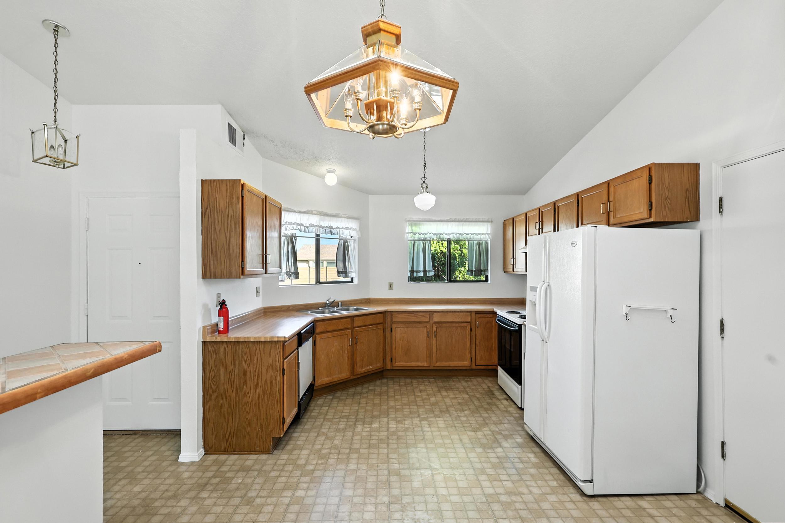 1913 ROANOKE Drive NE