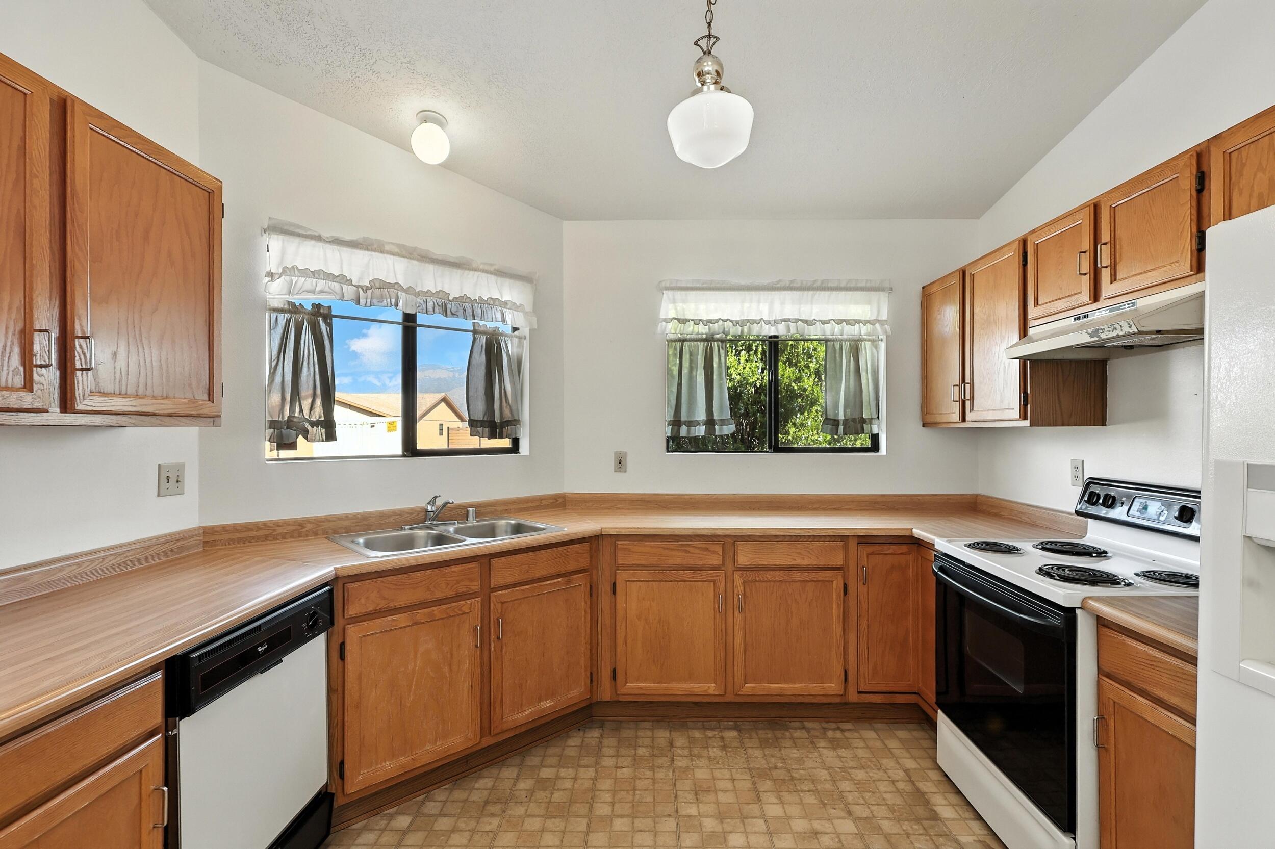 1913 ROANOKE Drive NE