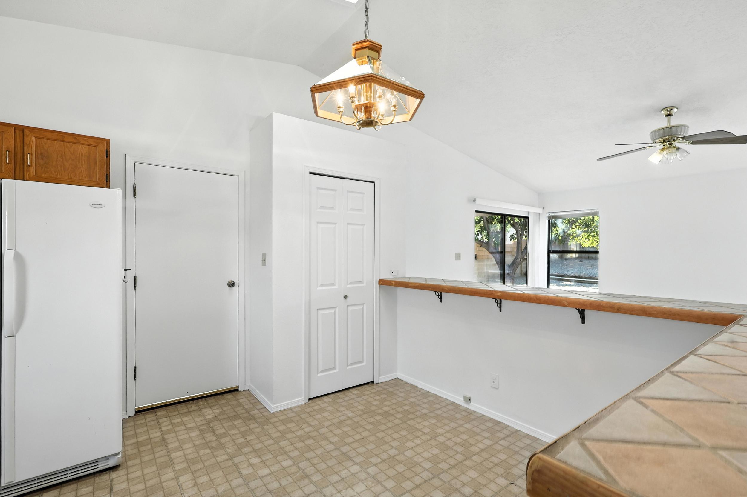 1913 ROANOKE Drive NE