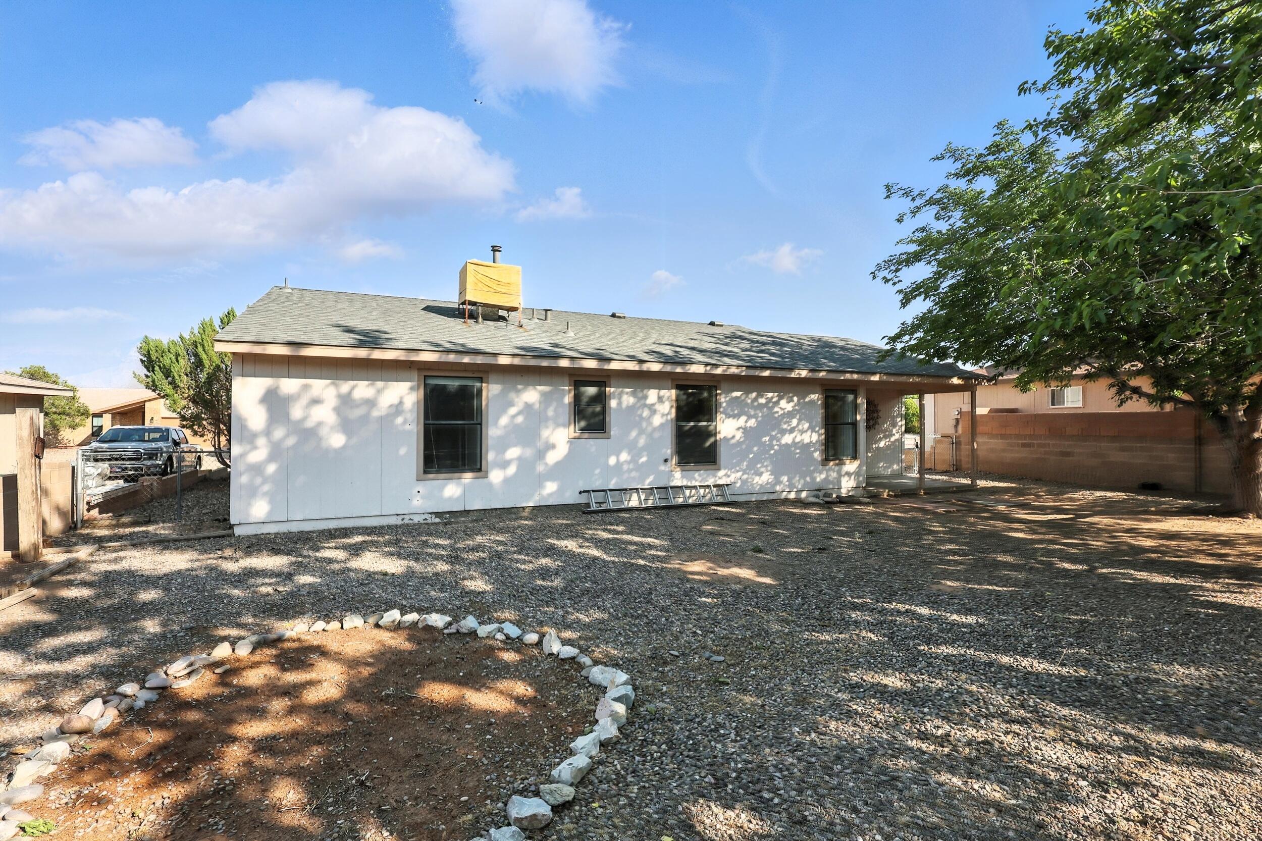 1913 ROANOKE Drive NE