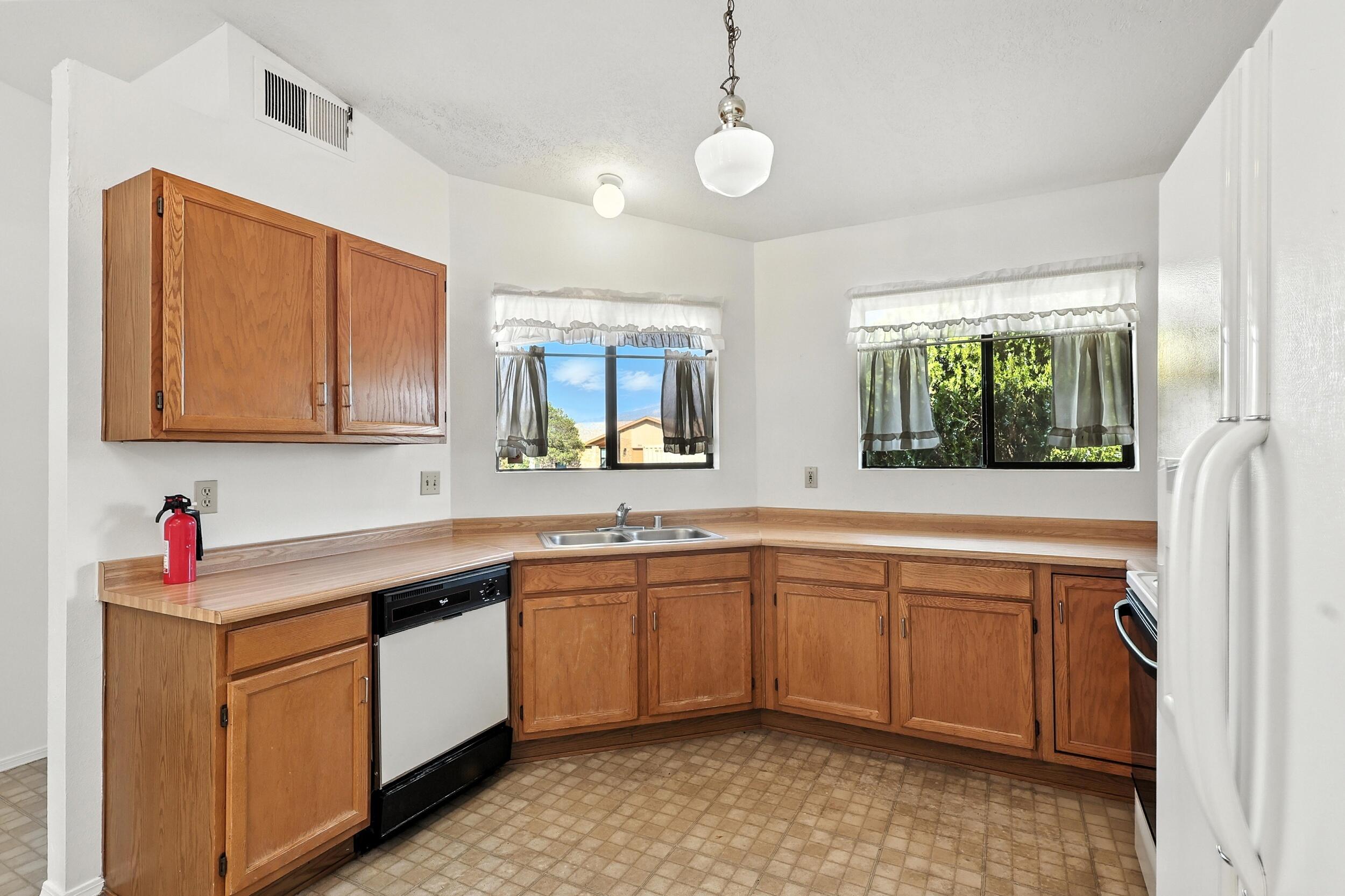 1913 ROANOKE Drive NE