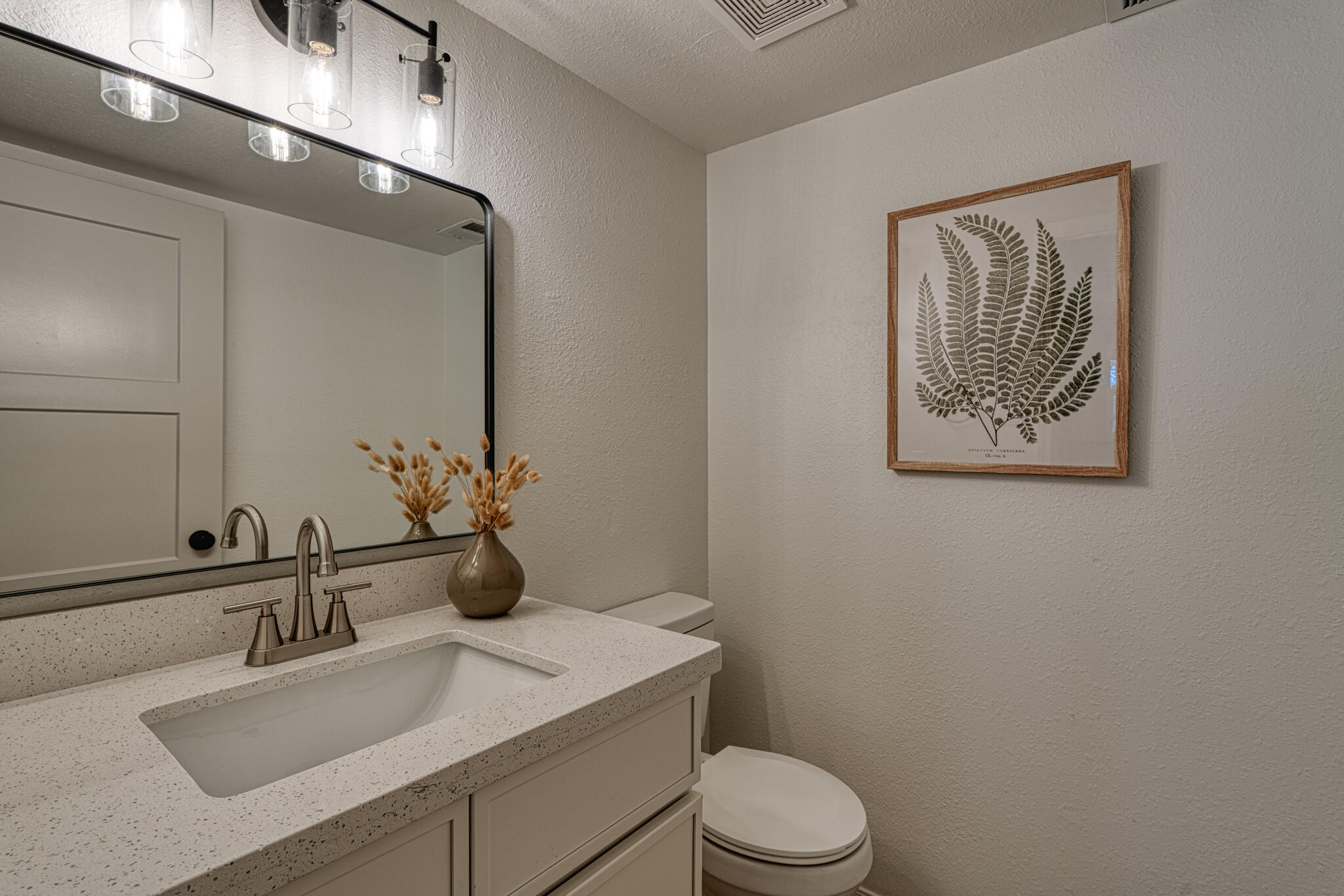 12704 EASTRIDGE Place NE