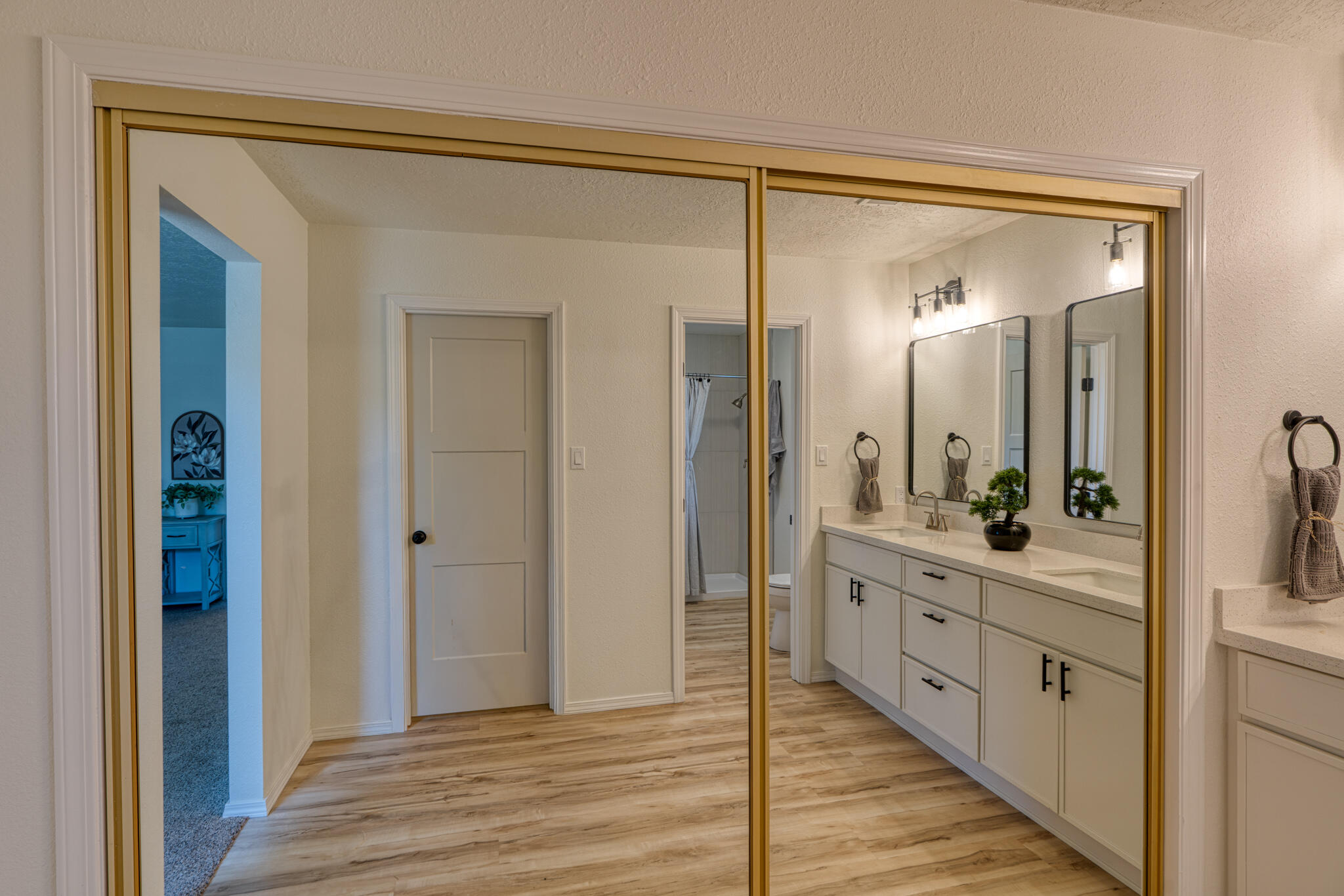 12704 EASTRIDGE Place NE