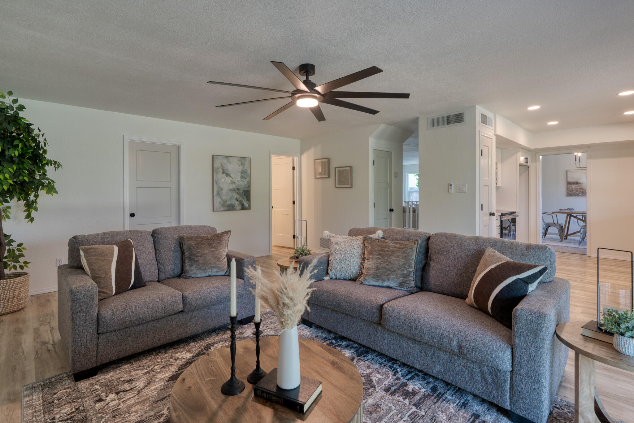 12704 EASTRIDGE Place NE