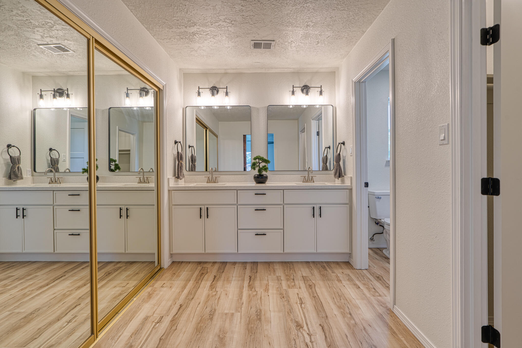 12704 EASTRIDGE Place NE