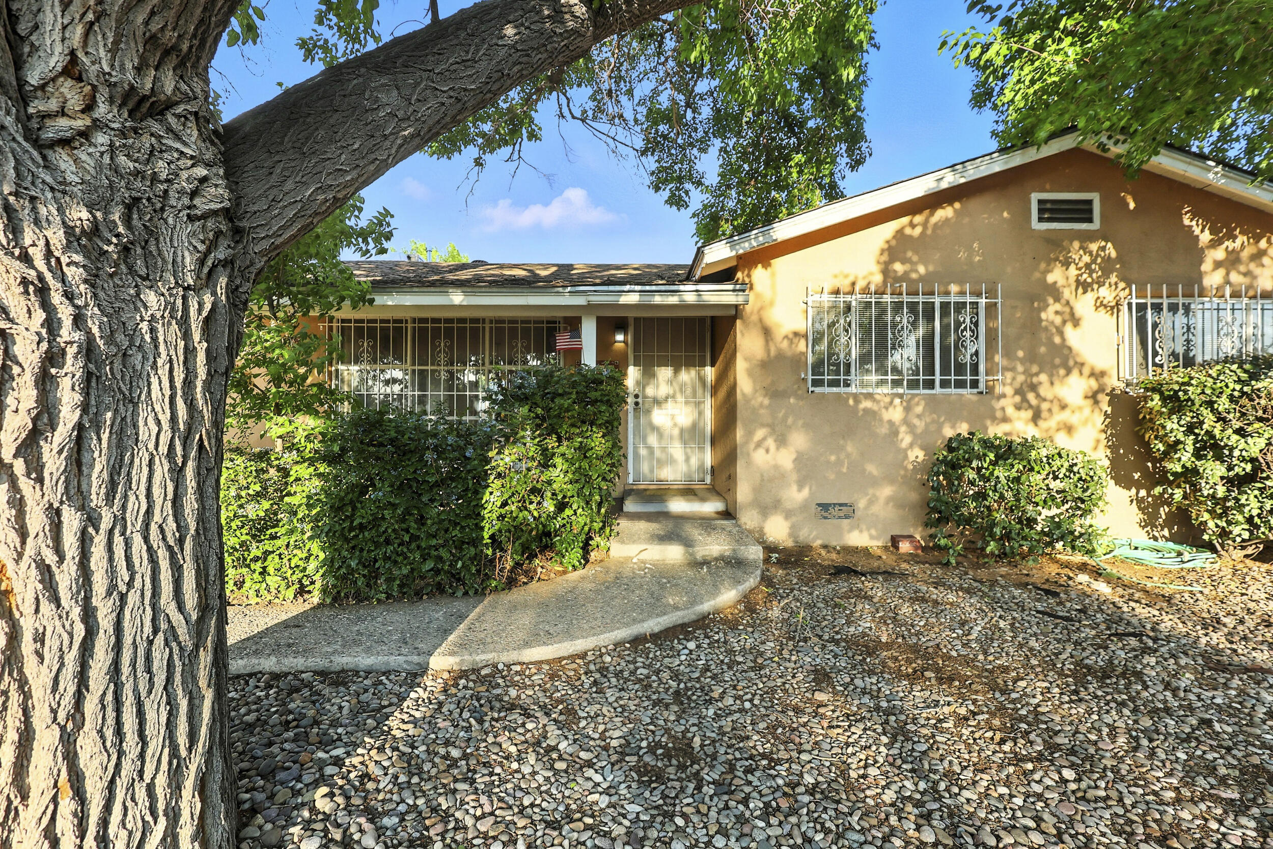 2908 ARIZONA Street NE