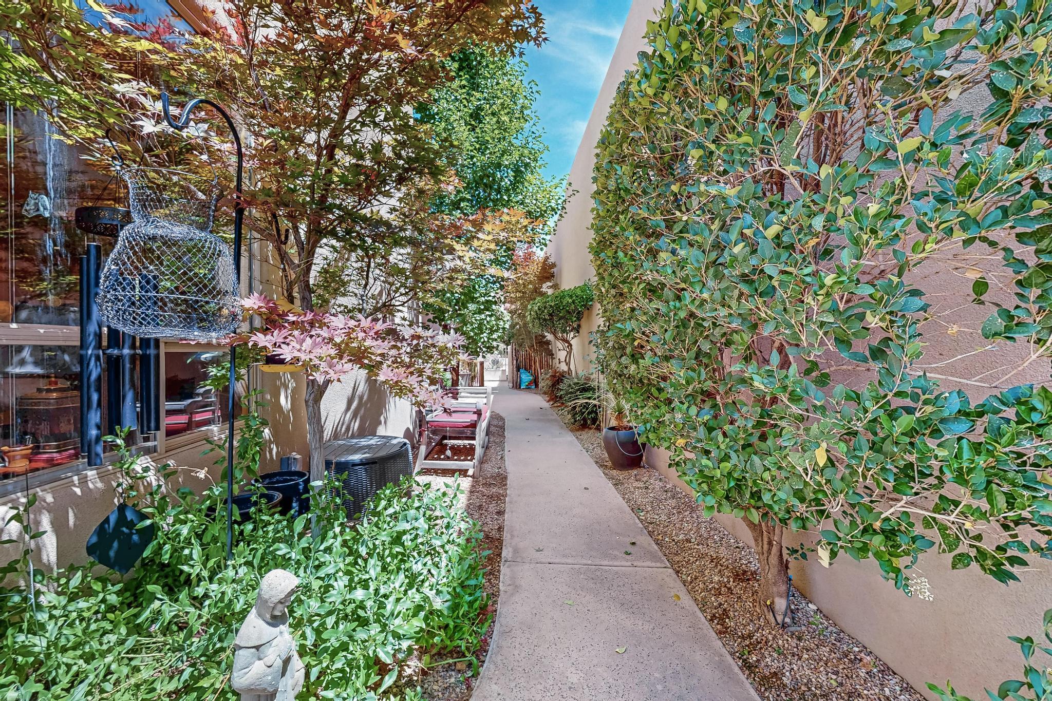 8912 Desert Fox Way NE