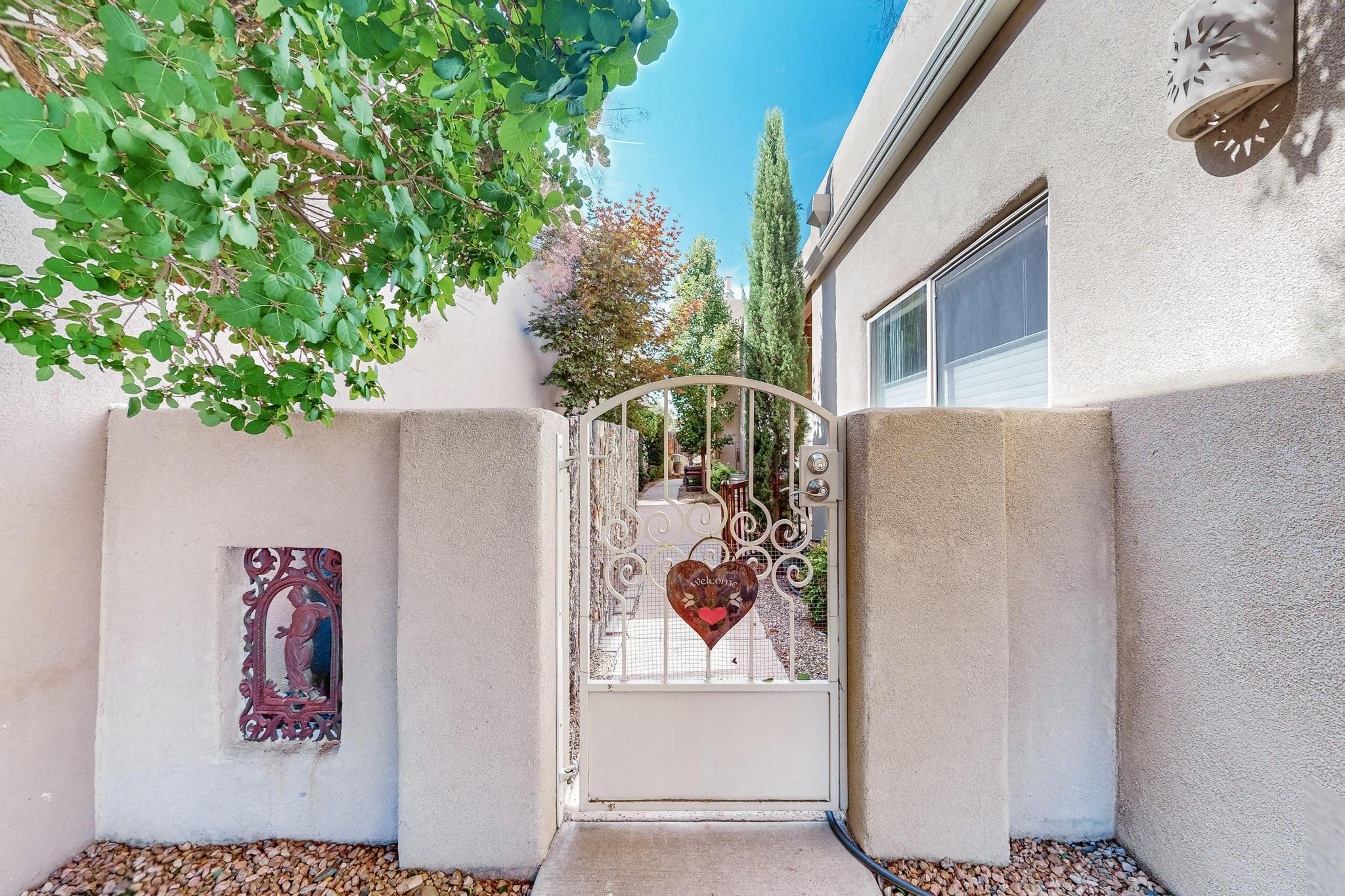 8912 Desert Fox Way NE