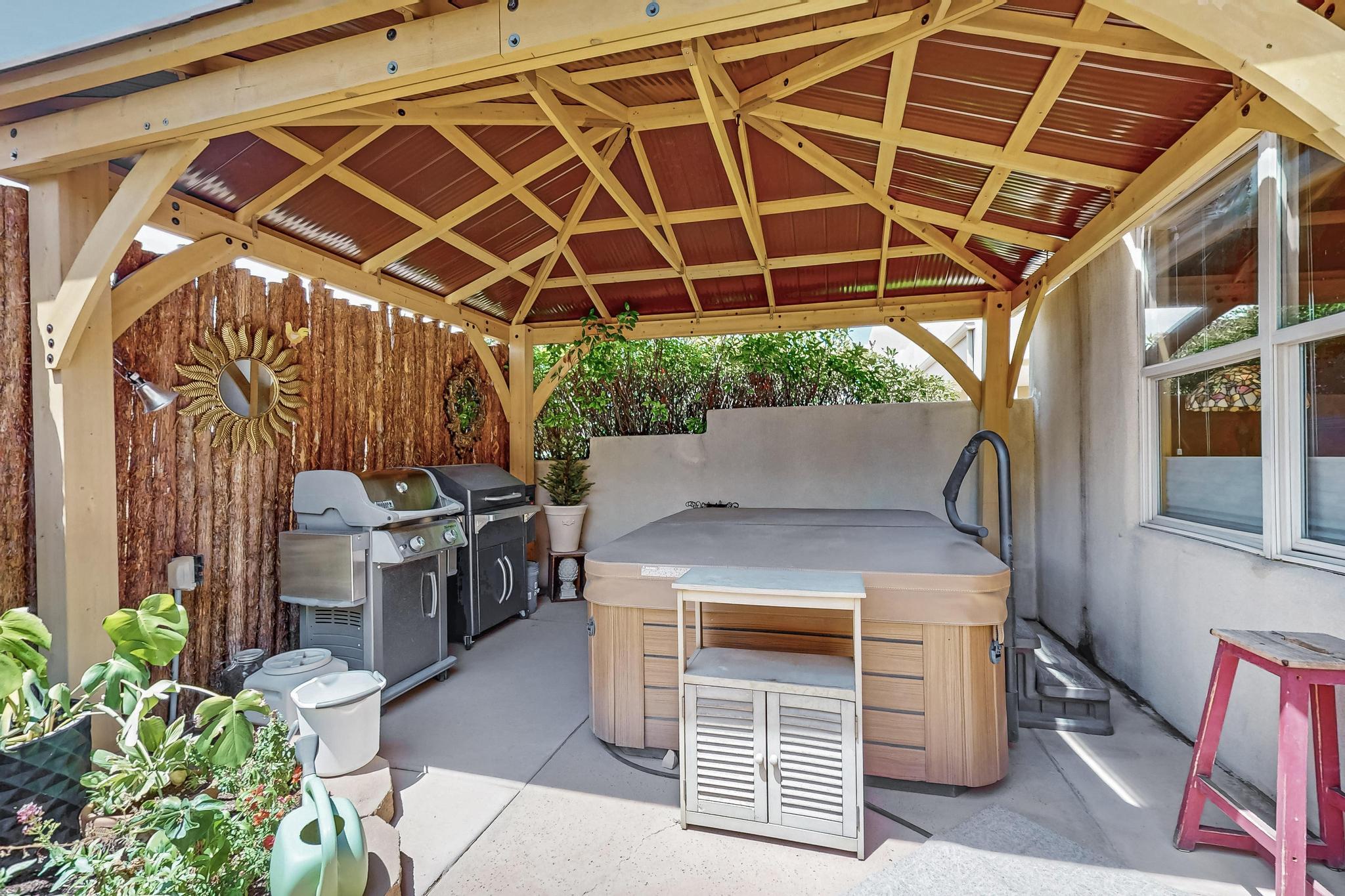 8912 Desert Fox Way NE