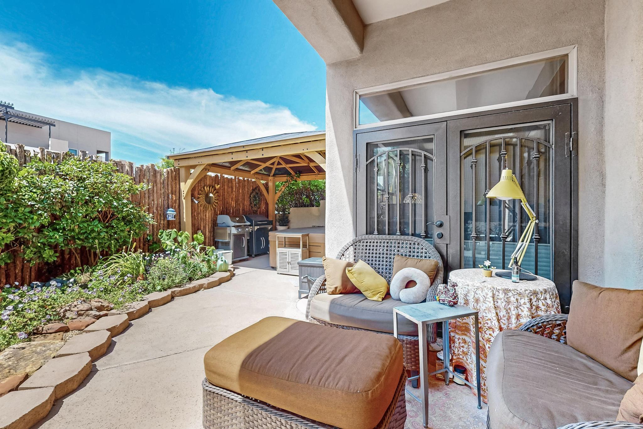 8912 Desert Fox Way NE