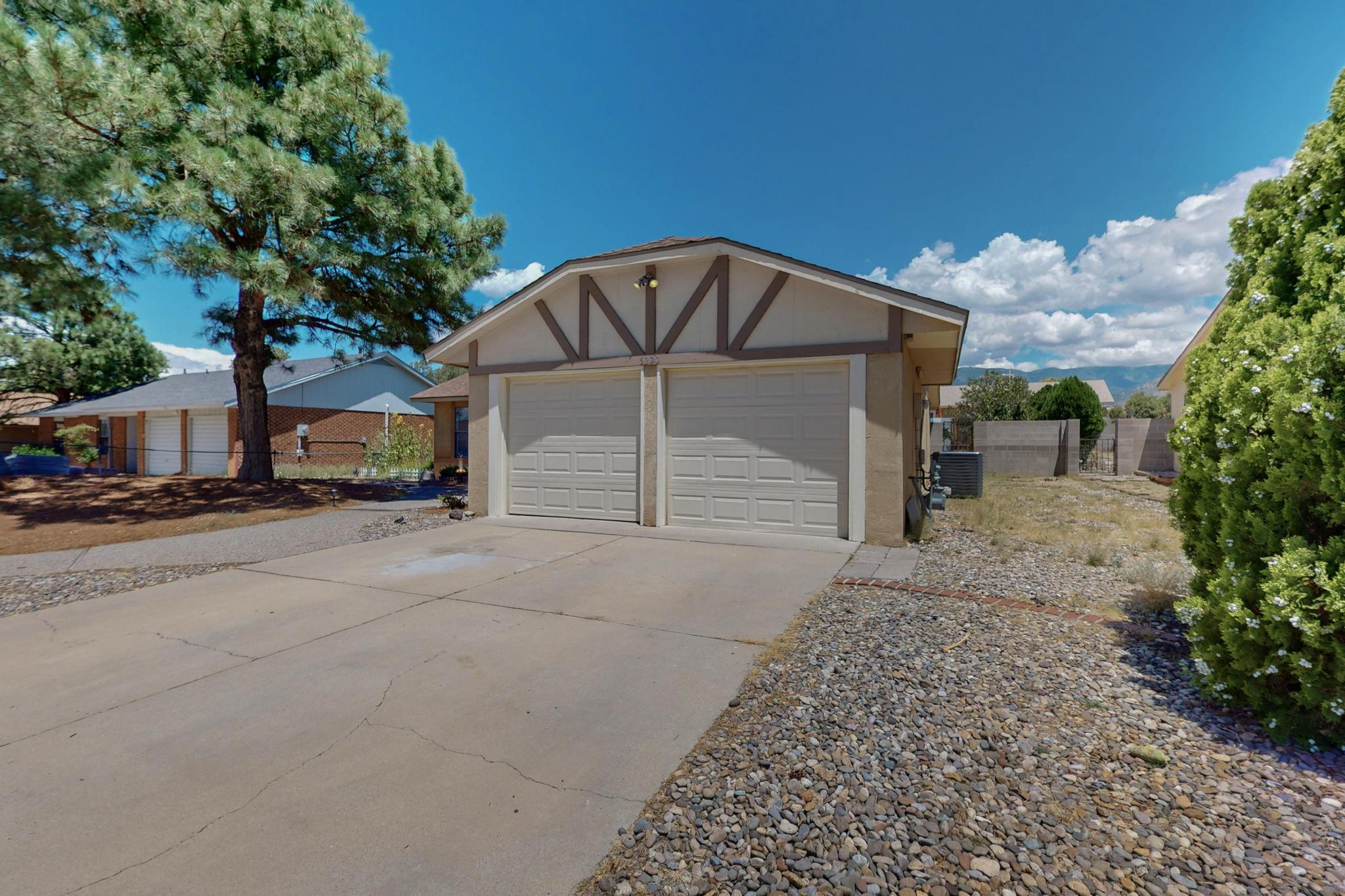 5220 OVERLOOK Drive NE