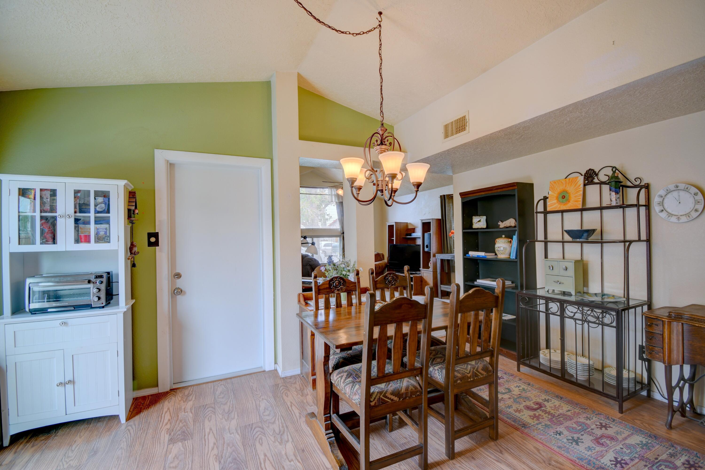 1079 CAMINO DEL REY SW