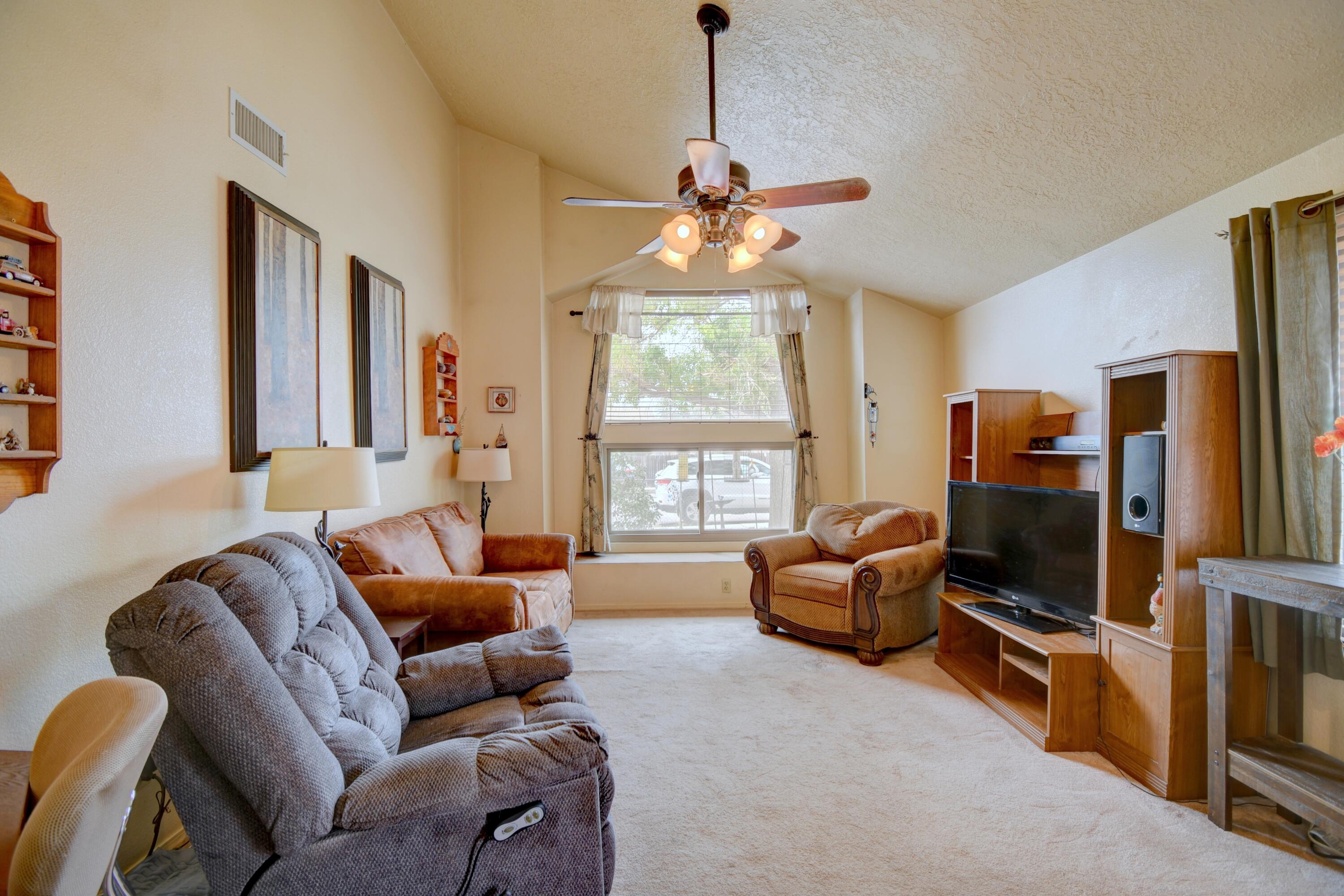1079 CAMINO DEL REY SW