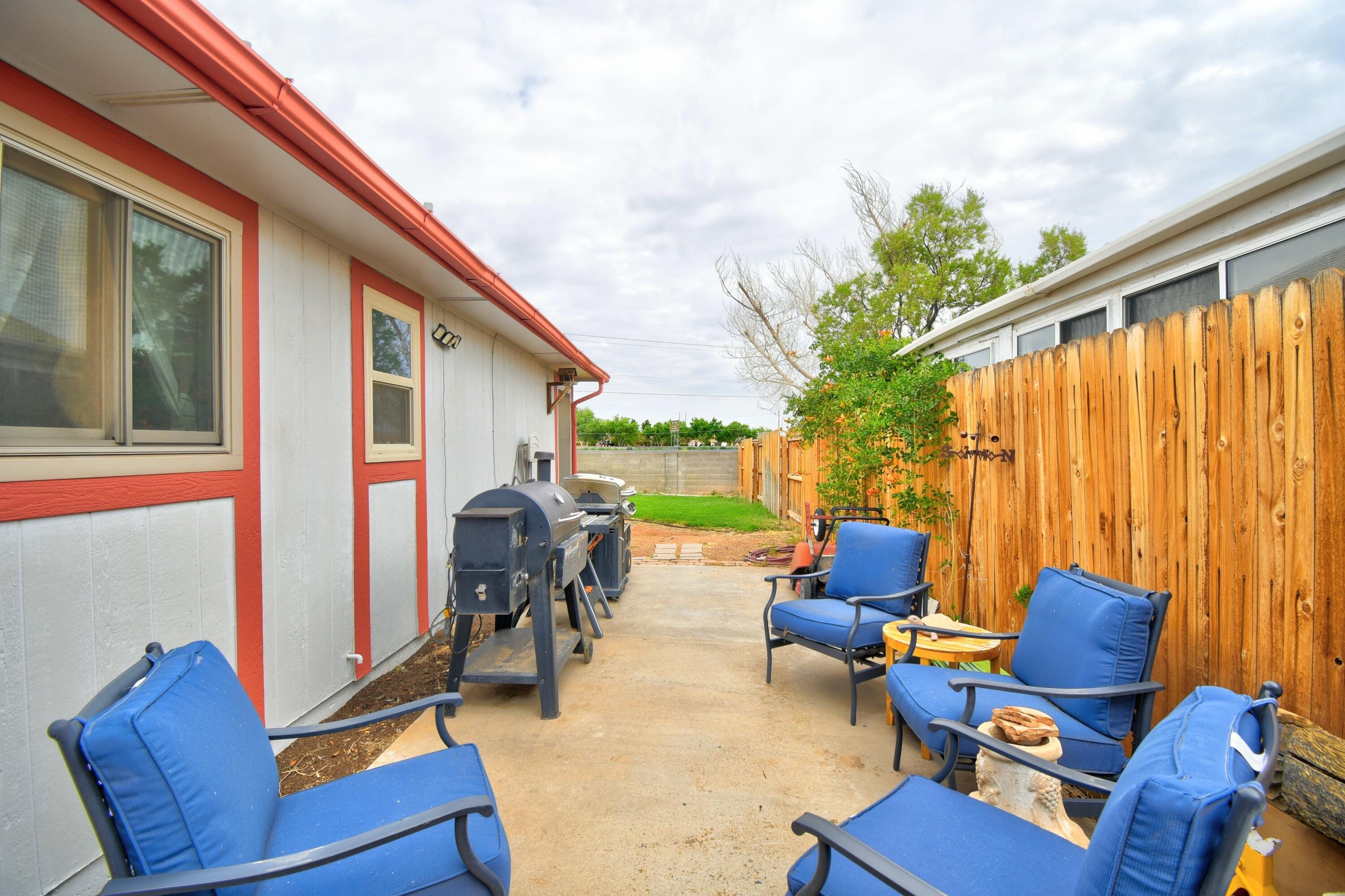 1079 CAMINO DEL REY SW