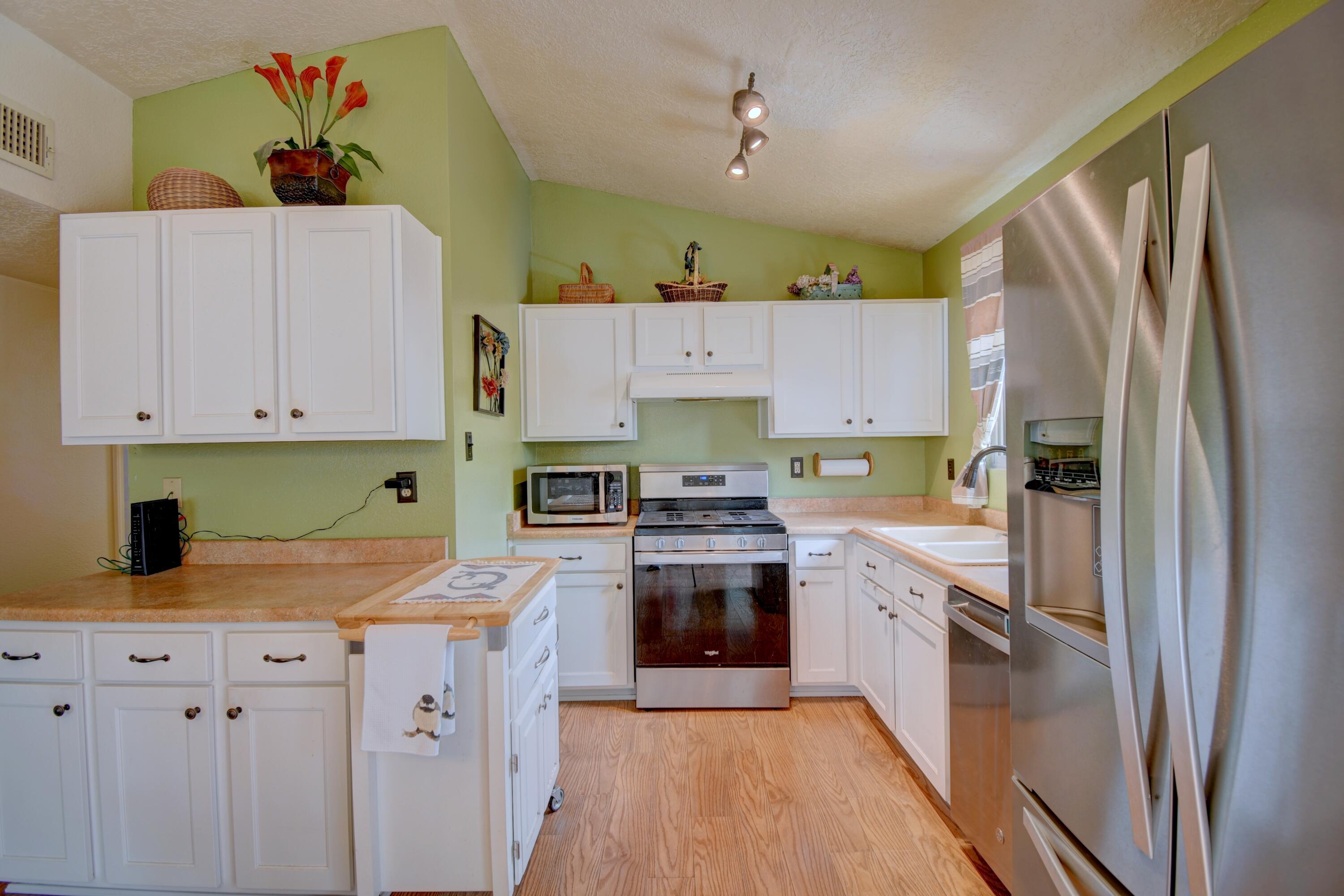 1079 CAMINO DEL REY SW