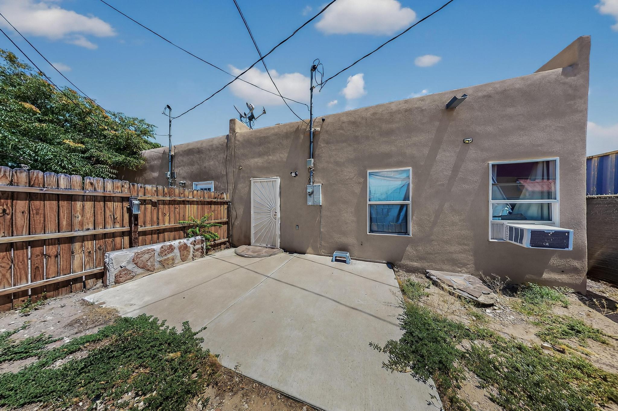 623 DESERT Drive SW
