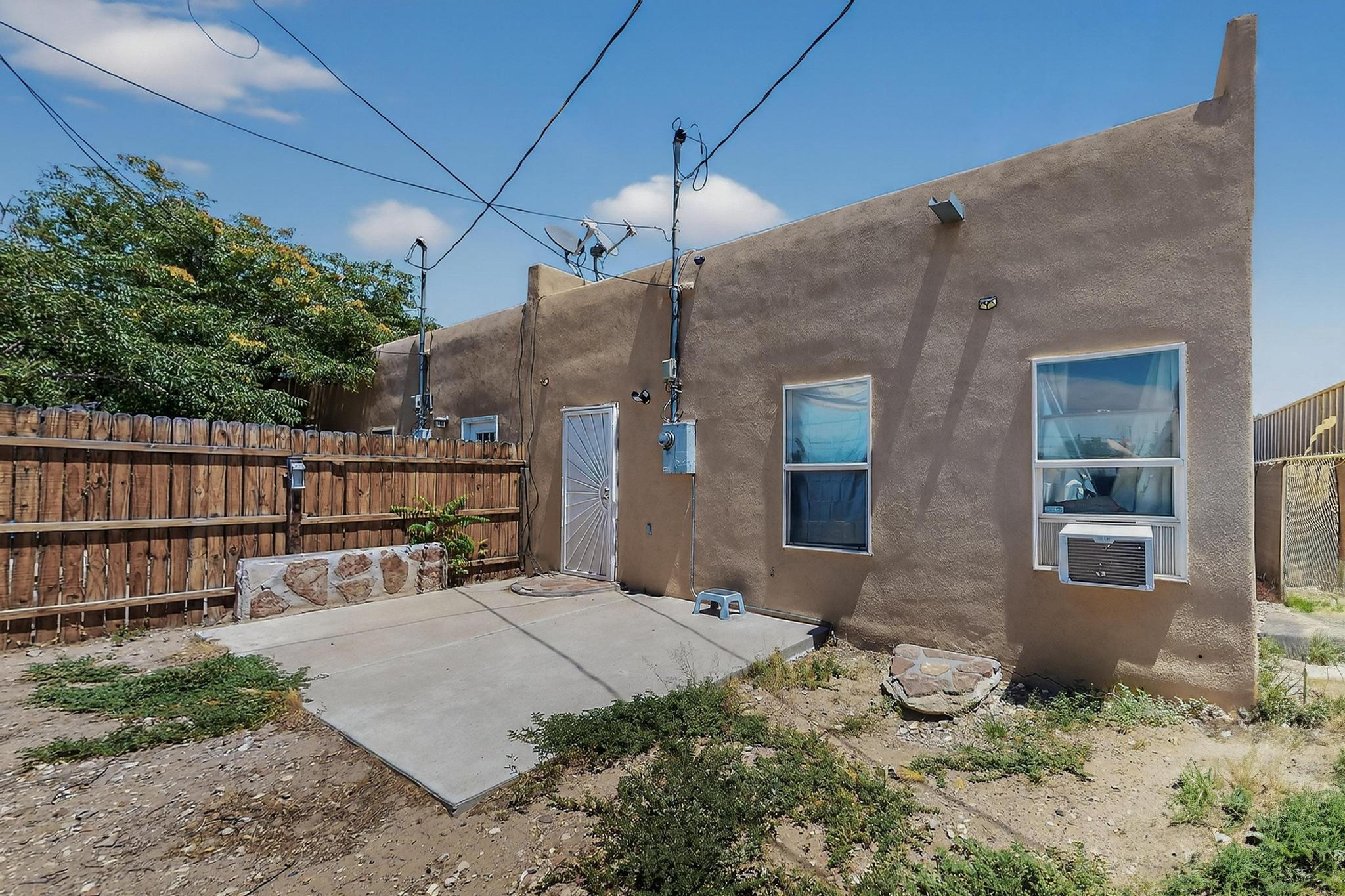 623 DESERT Drive SW