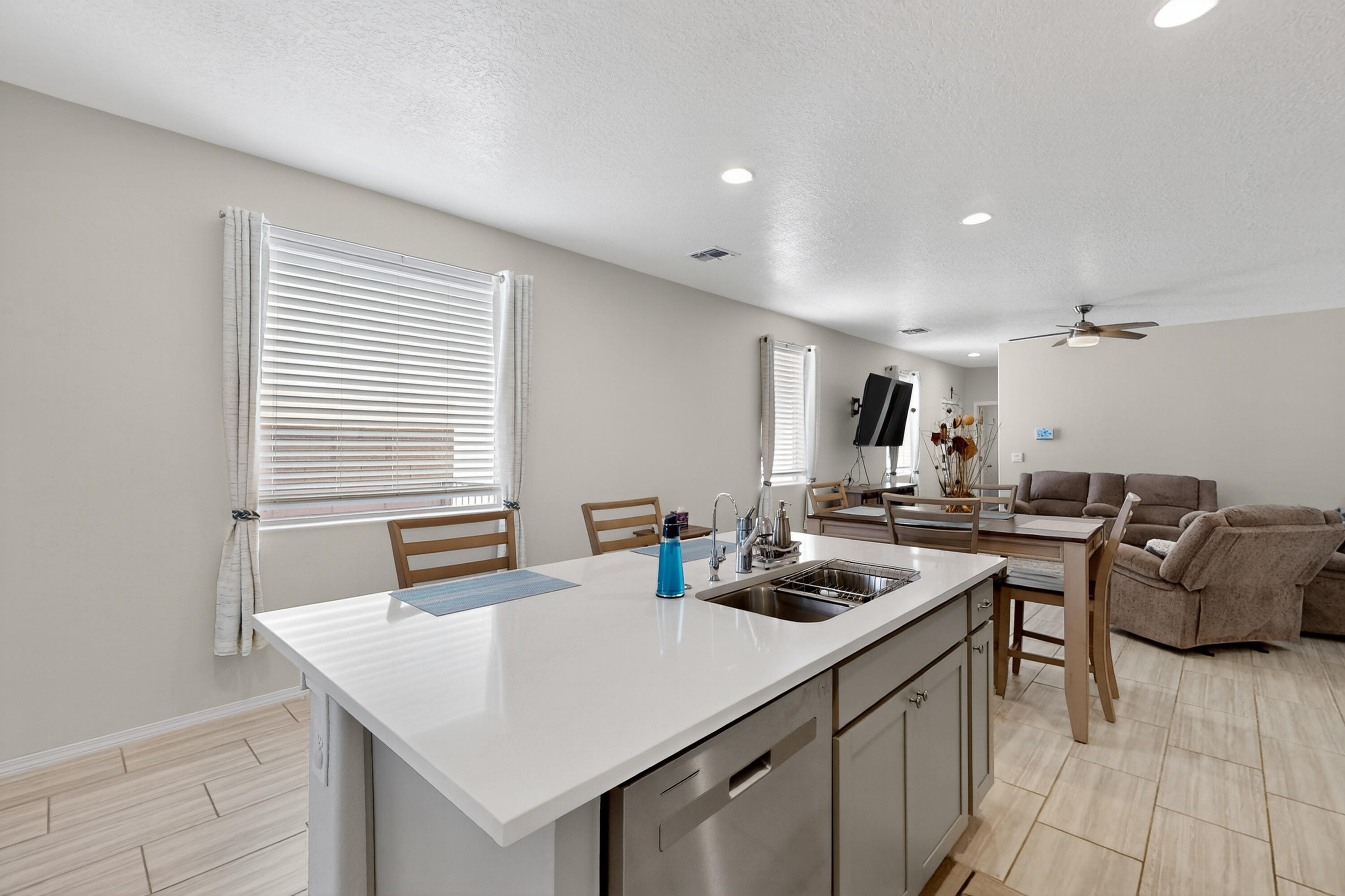 4842 MOUNT SALAS Street NE