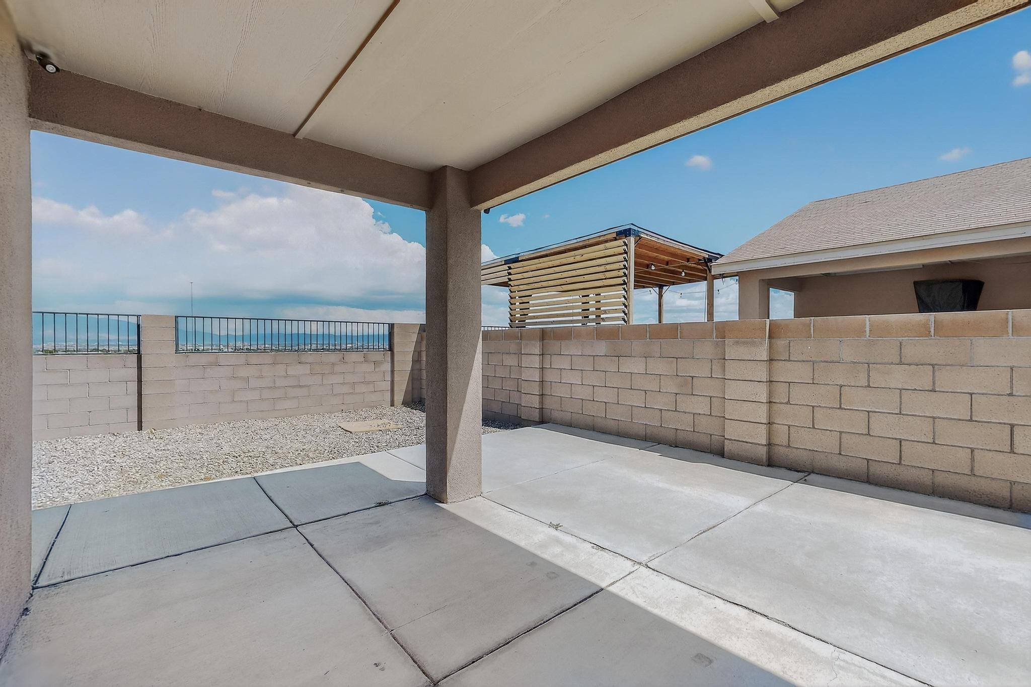 832 SANDY Drive NW