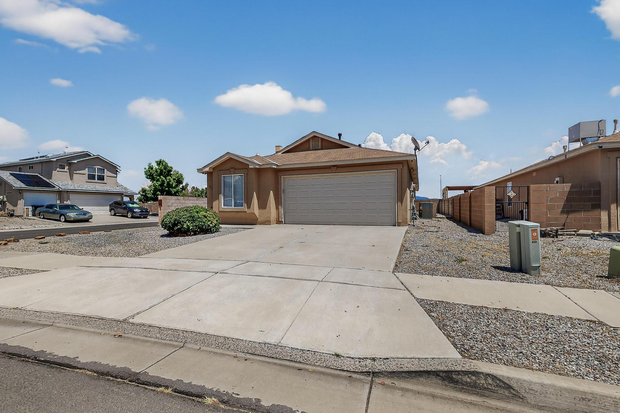 832 SANDY Drive NW