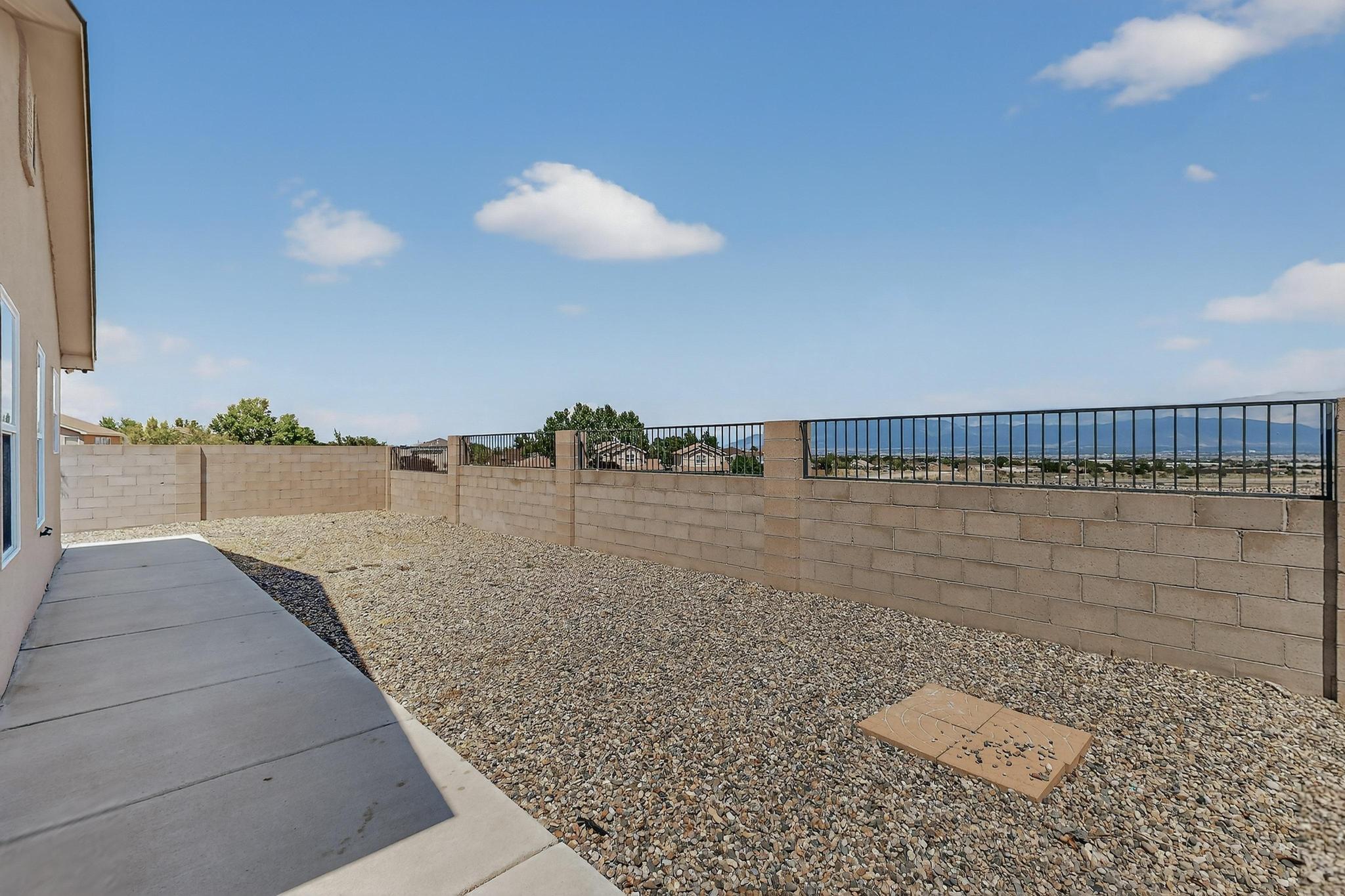 832 SANDY Drive NW