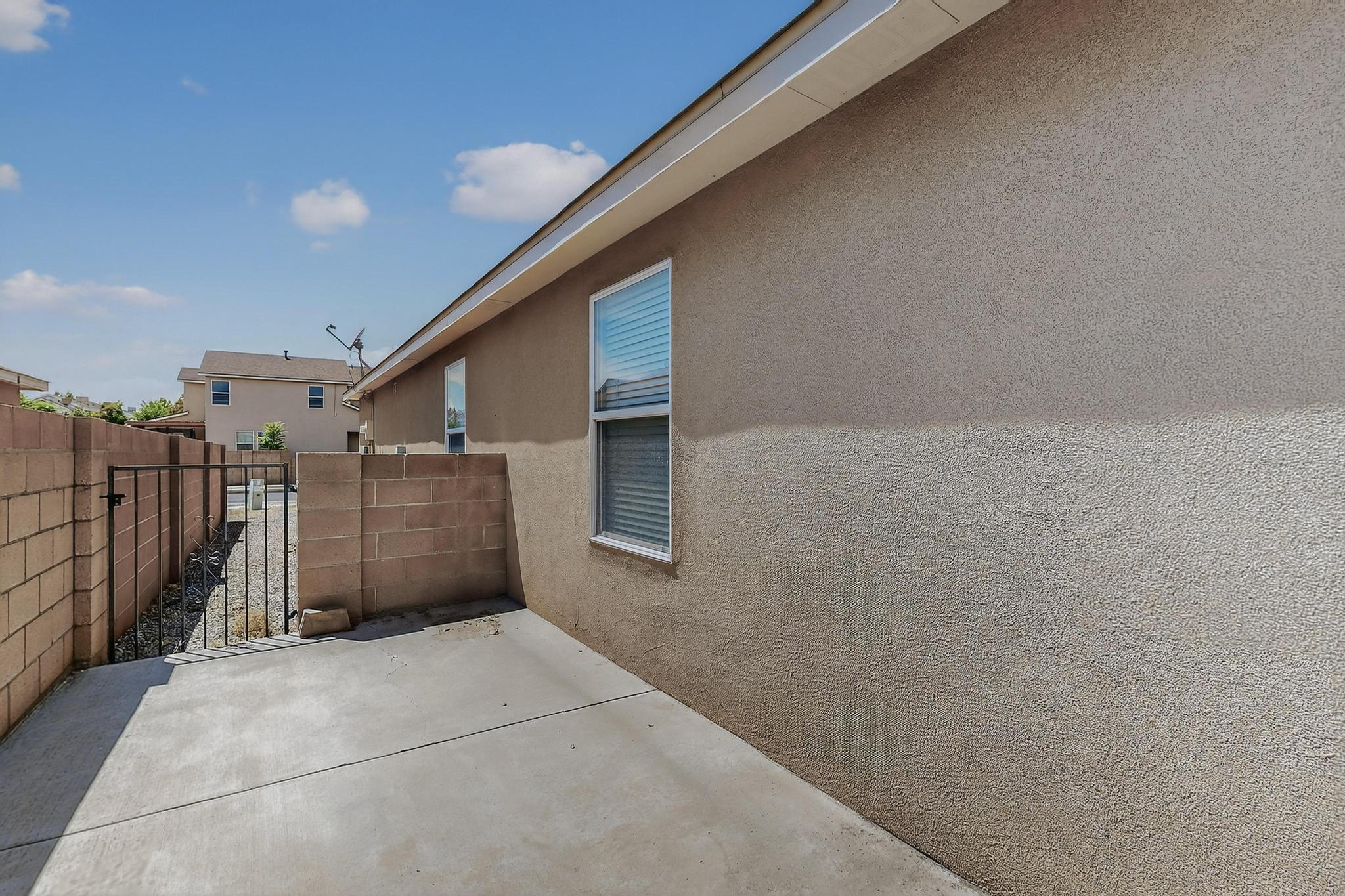 832 SANDY Drive NW