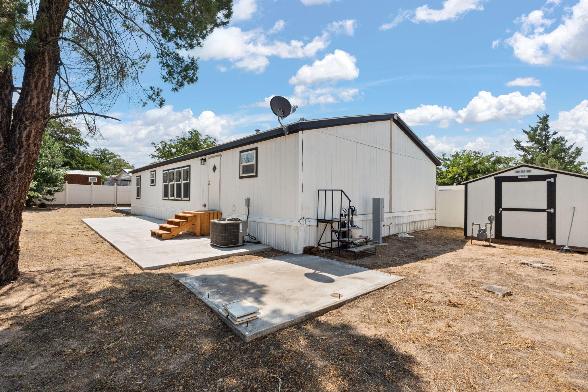 6617 JADE PARK Avenue NE