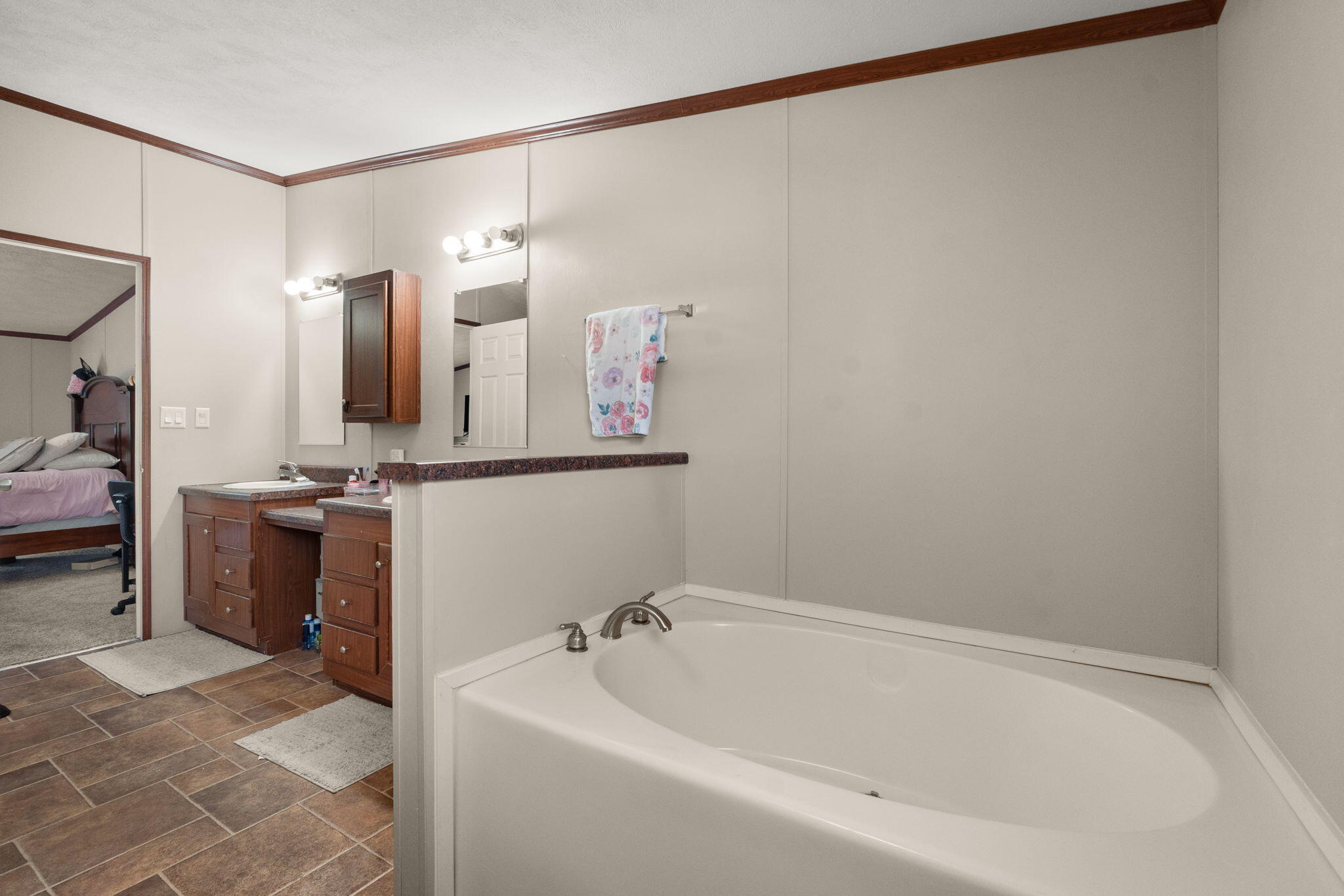 6617 JADE PARK Avenue NE