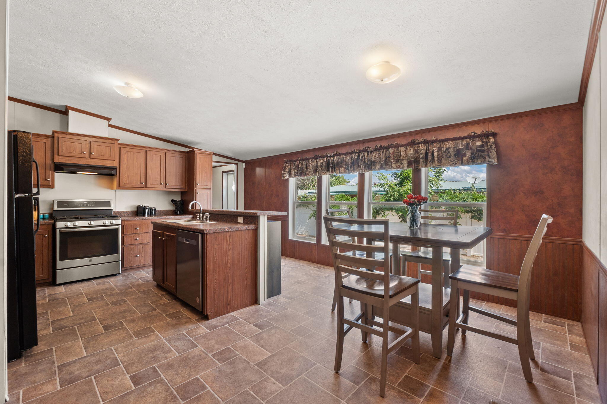 6617 JADE PARK Avenue NE