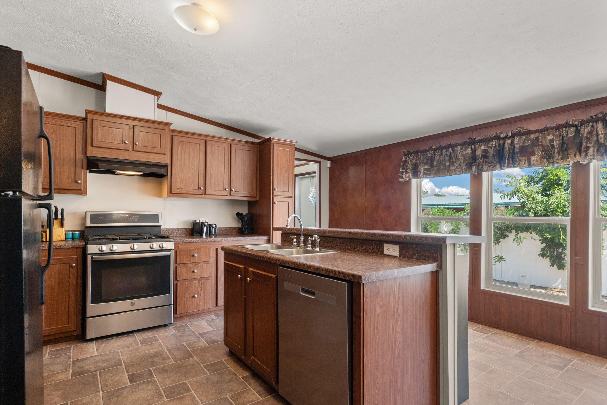 6617 JADE PARK Avenue NE