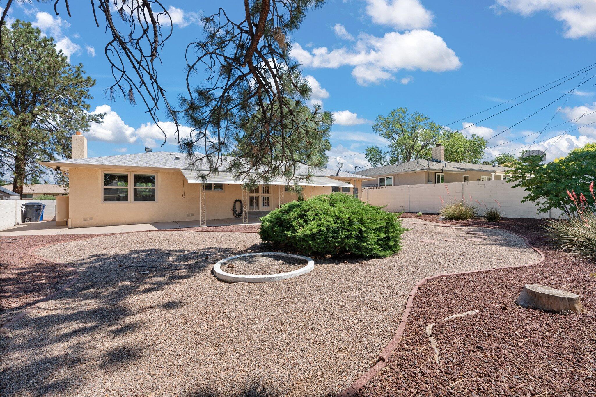 7812 PALO DURO Avenue NE