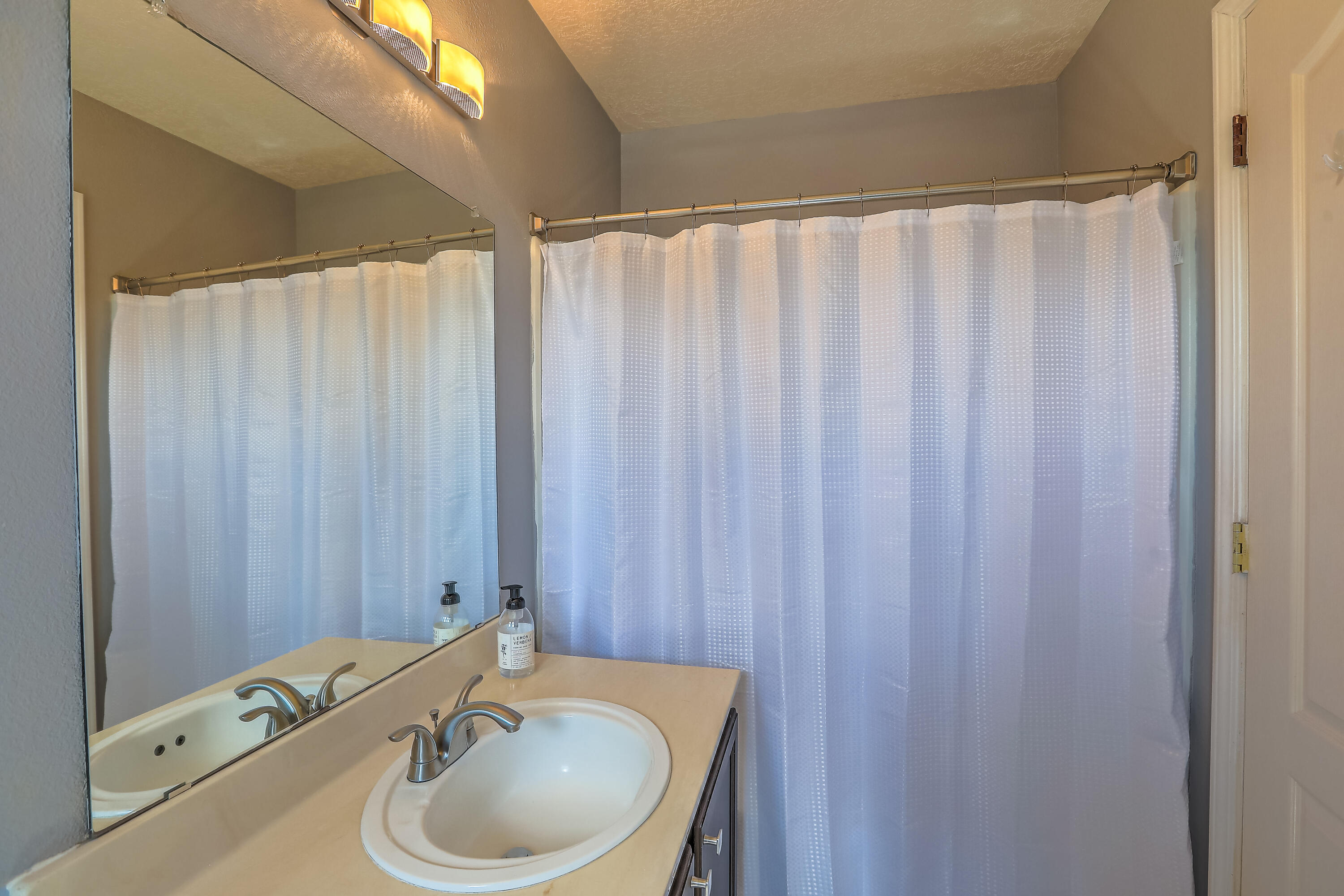 8305 CASA GRIS Court NW