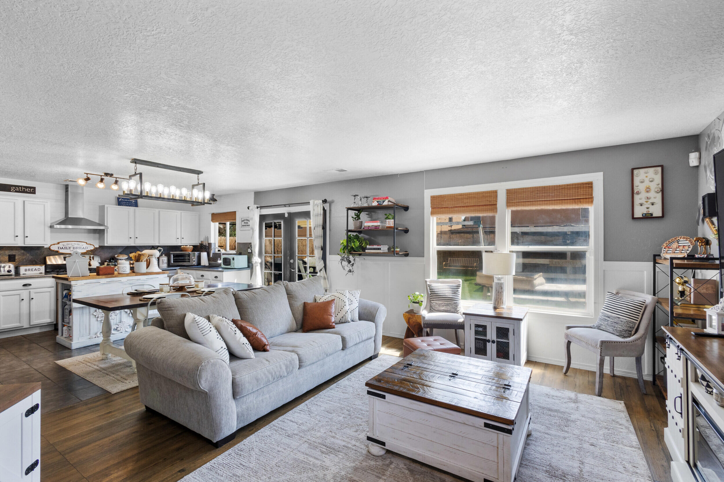 1926 TIERRA DE LA LUNA Drive SW