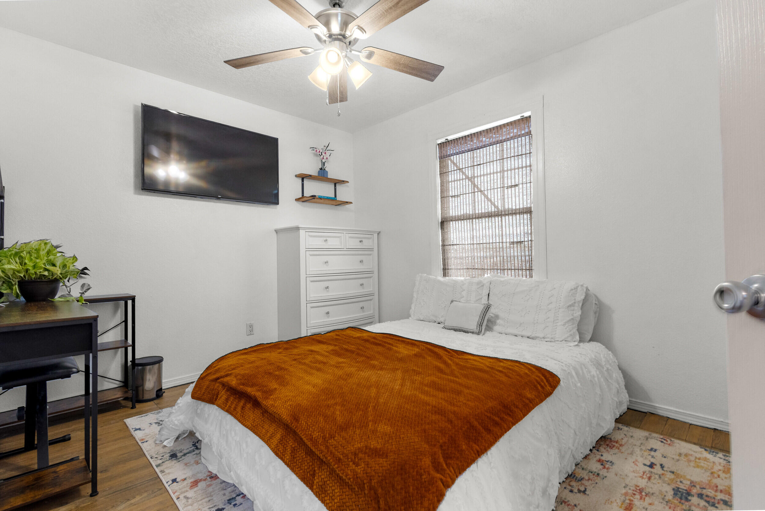 1926 TIERRA DE LA LUNA Drive SW